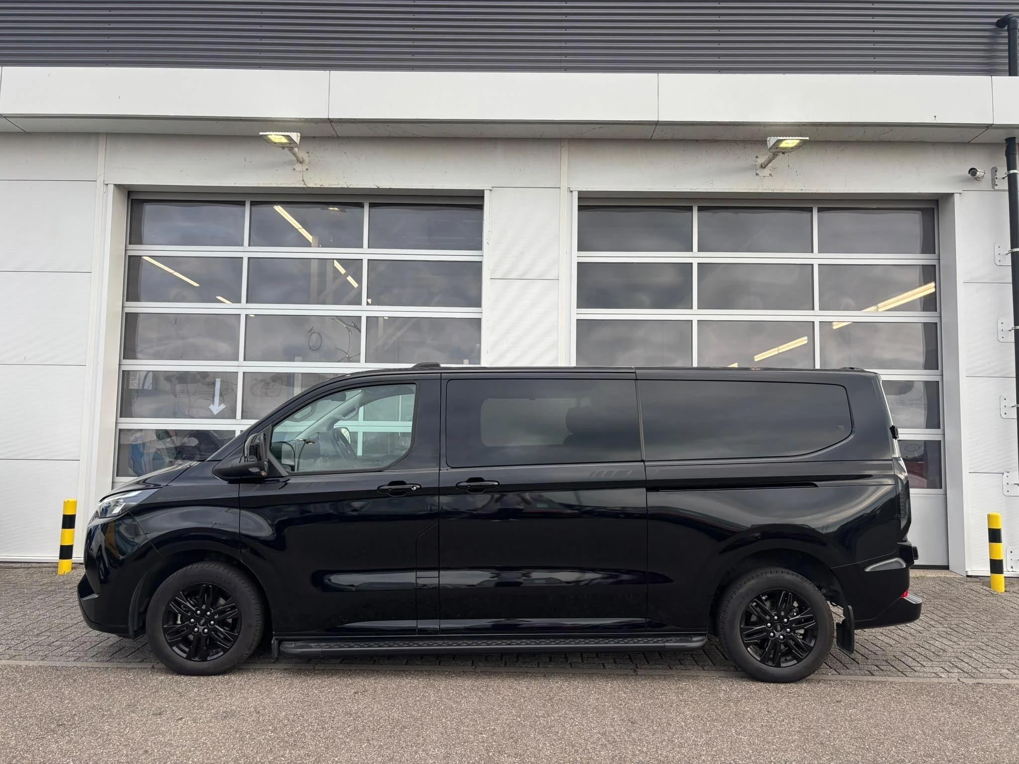 Ford-Transit Custom-image-1
