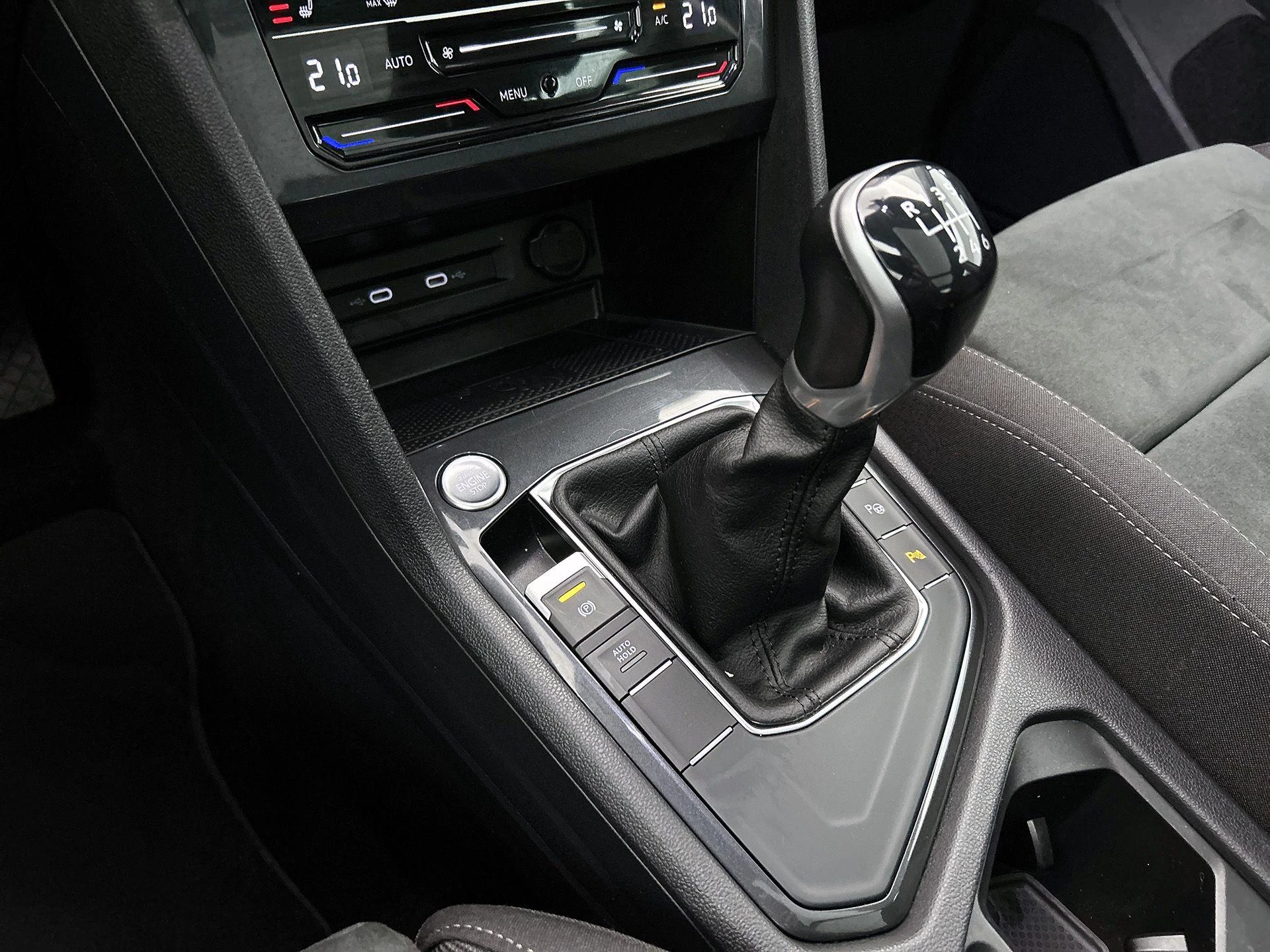Volkswagen-Tiguan-image-23