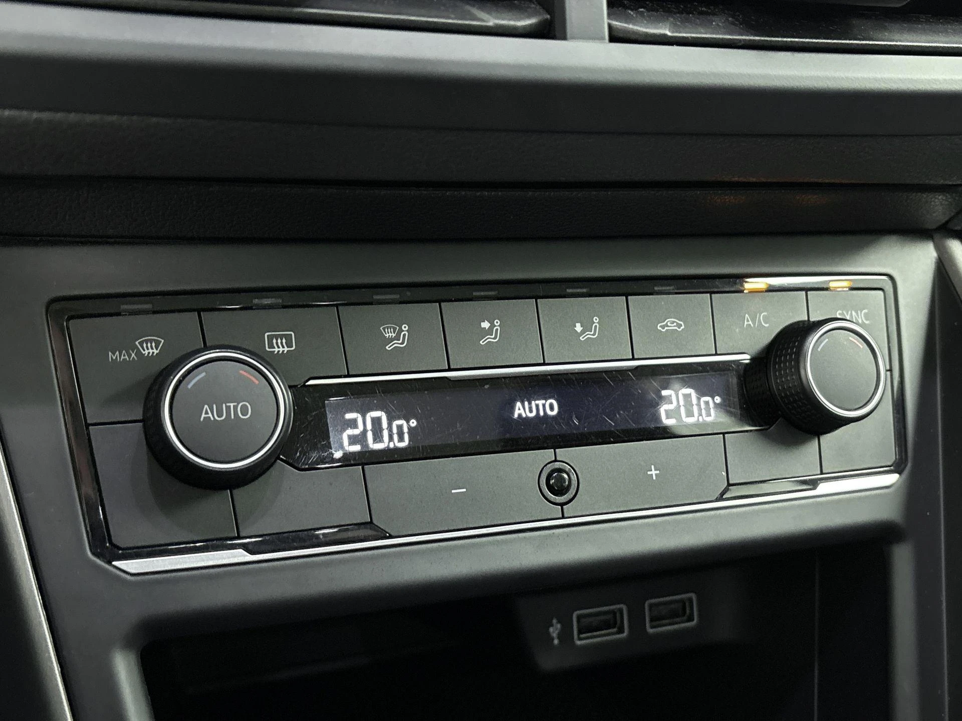 Volkswagen-Polo-image-16