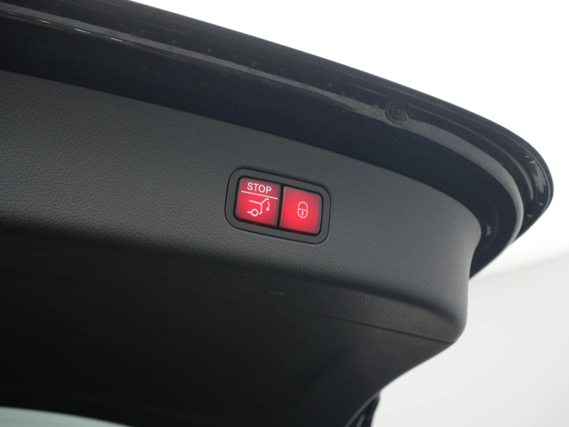 Mercedes-Benz-GLC-image-45