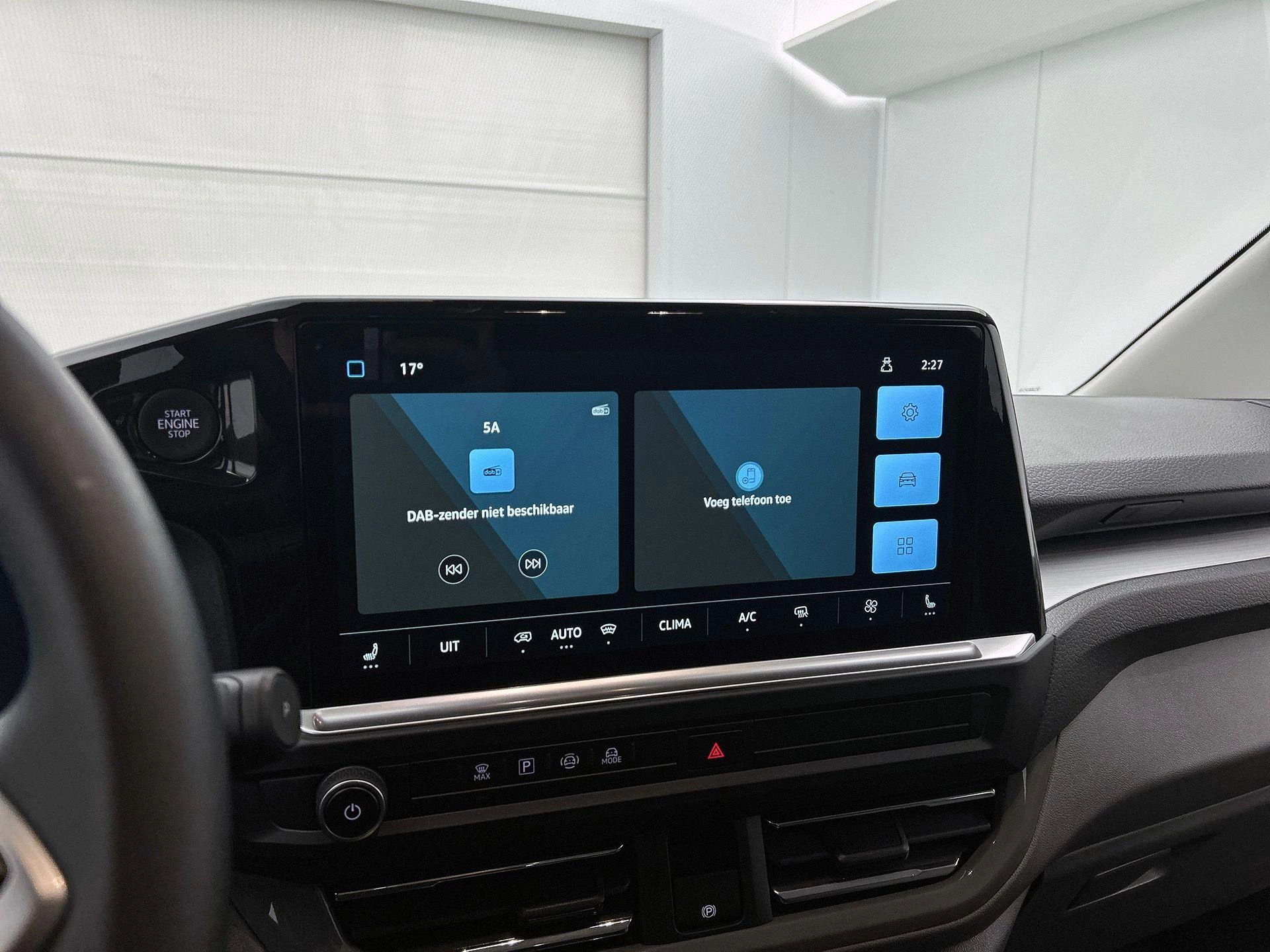 Volkswagen-e-Transporter-image-32