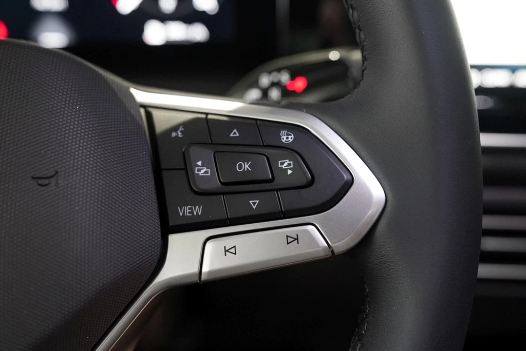 Volkswagen-Tiguan-image-17