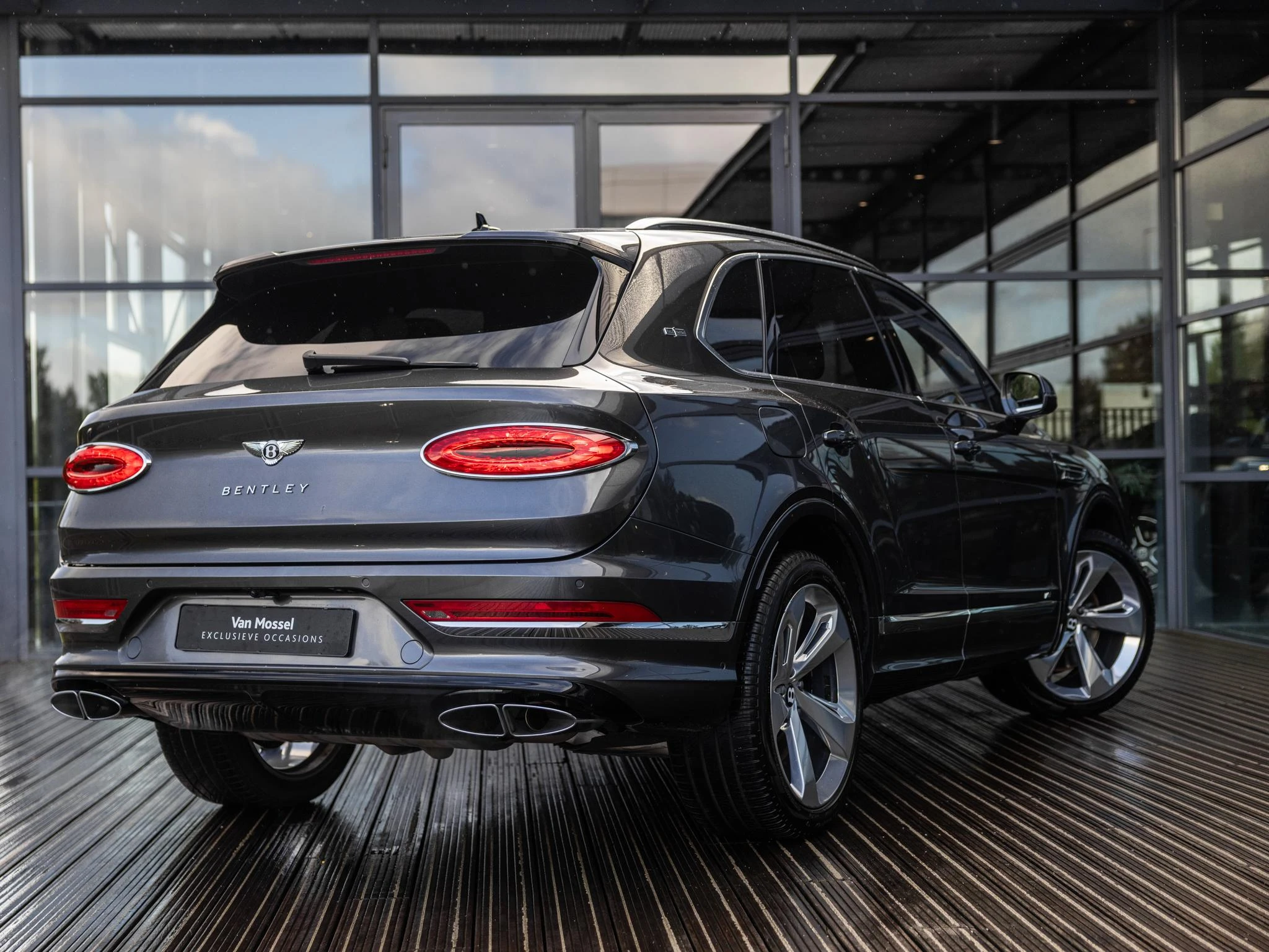 Bentley-Bentayga-image-5
