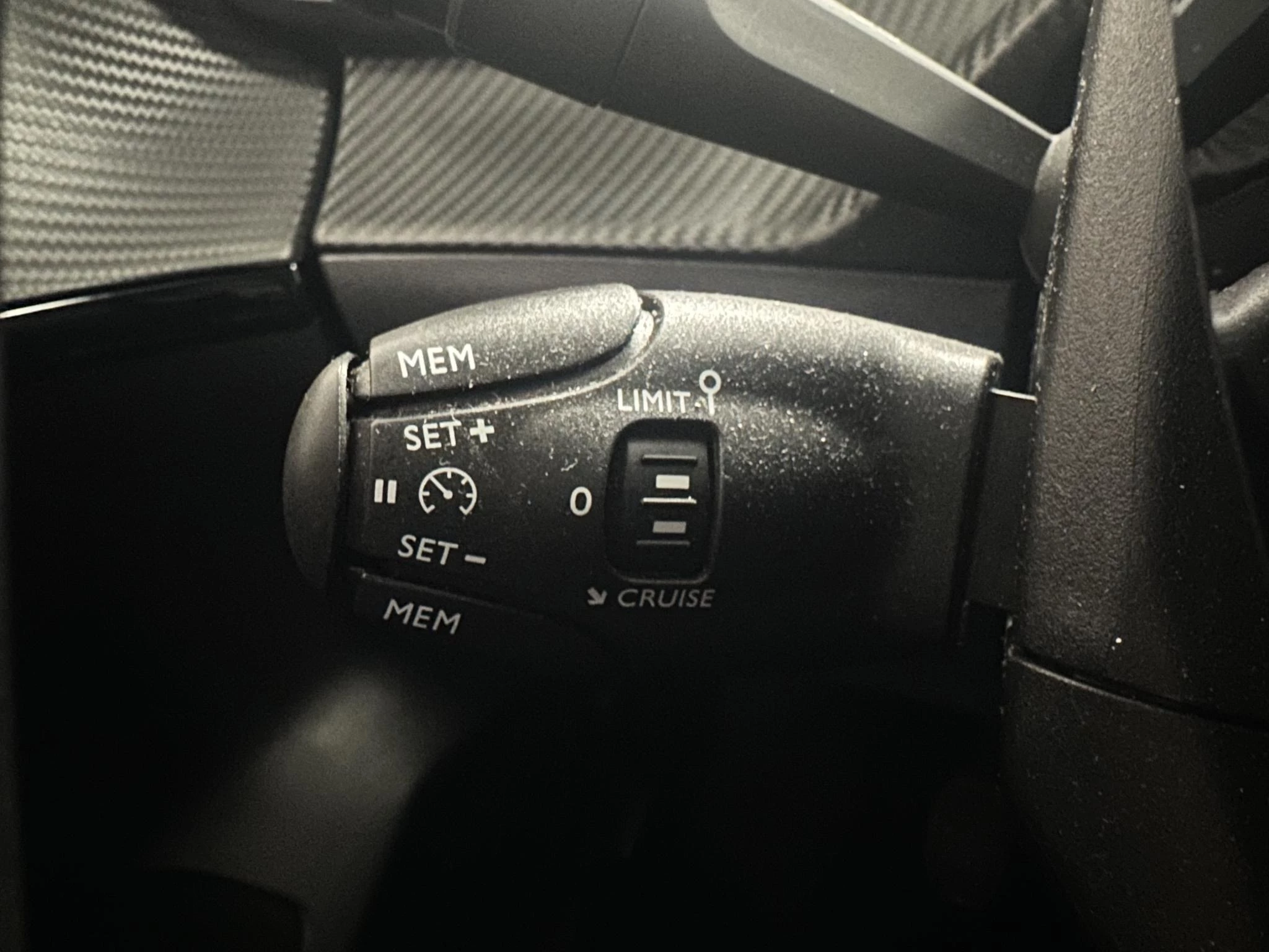 Peugeot-208-image-11
