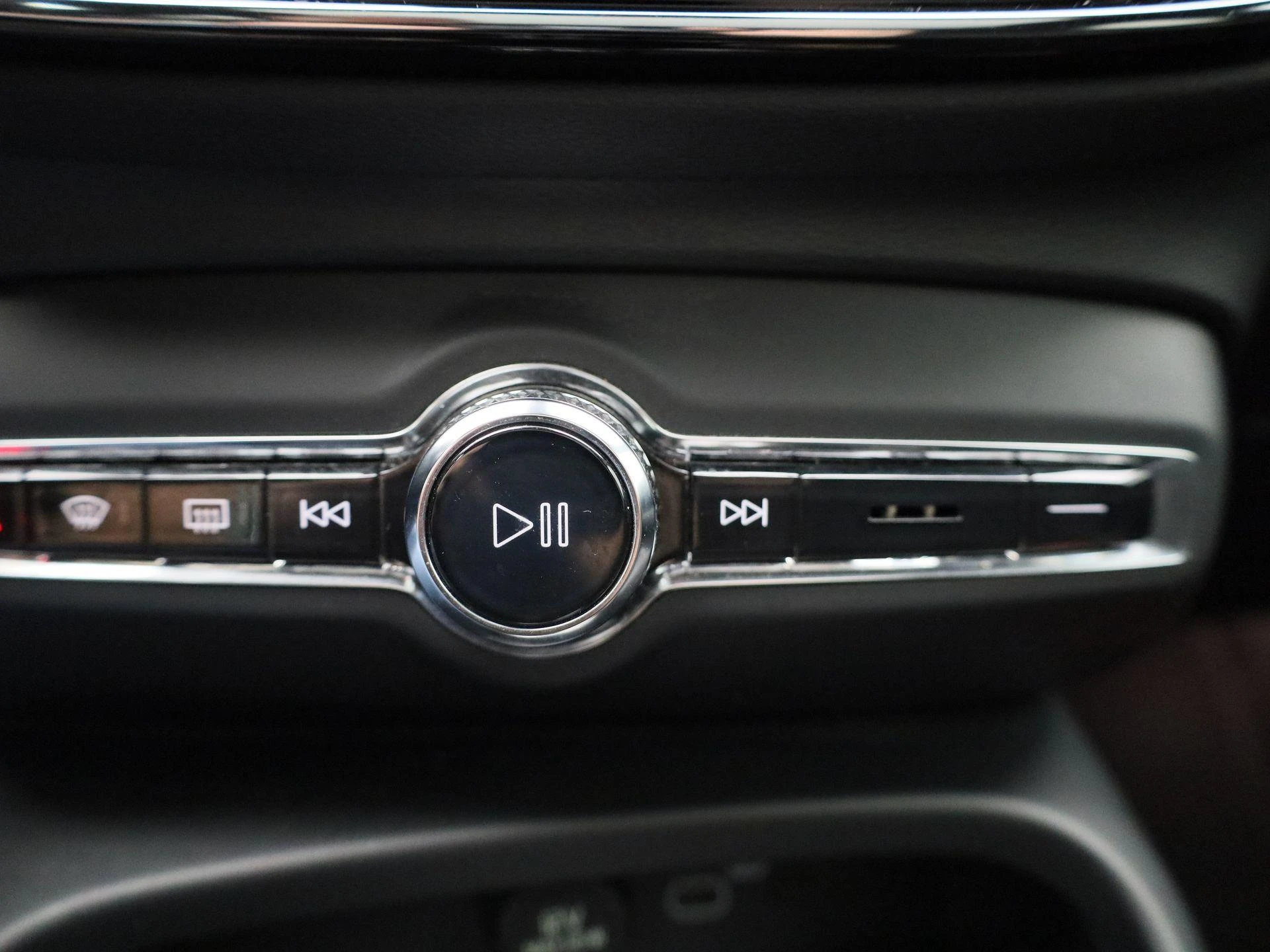 Volvo-C40-image-22