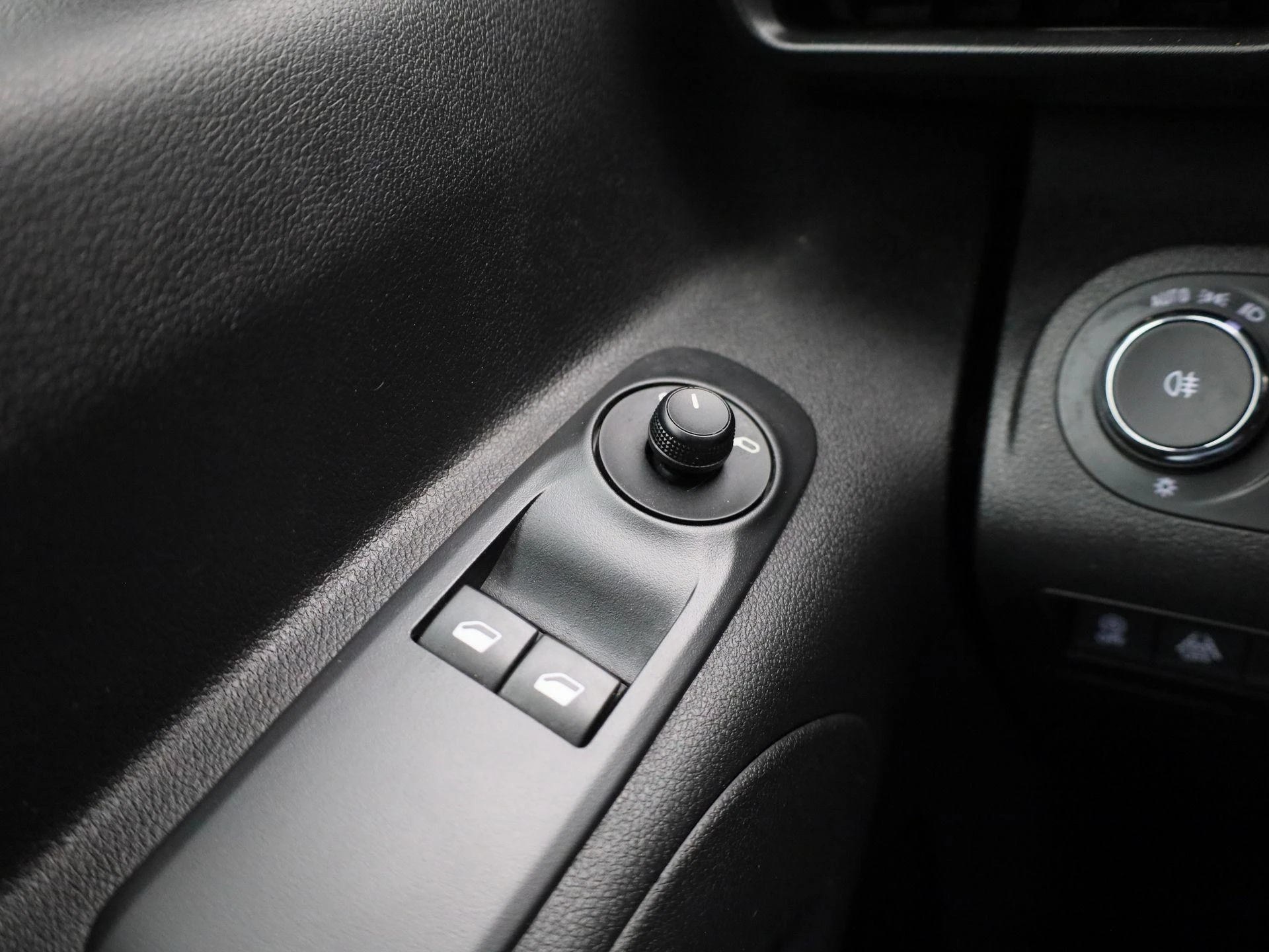 Opel-Combo Life-image-20