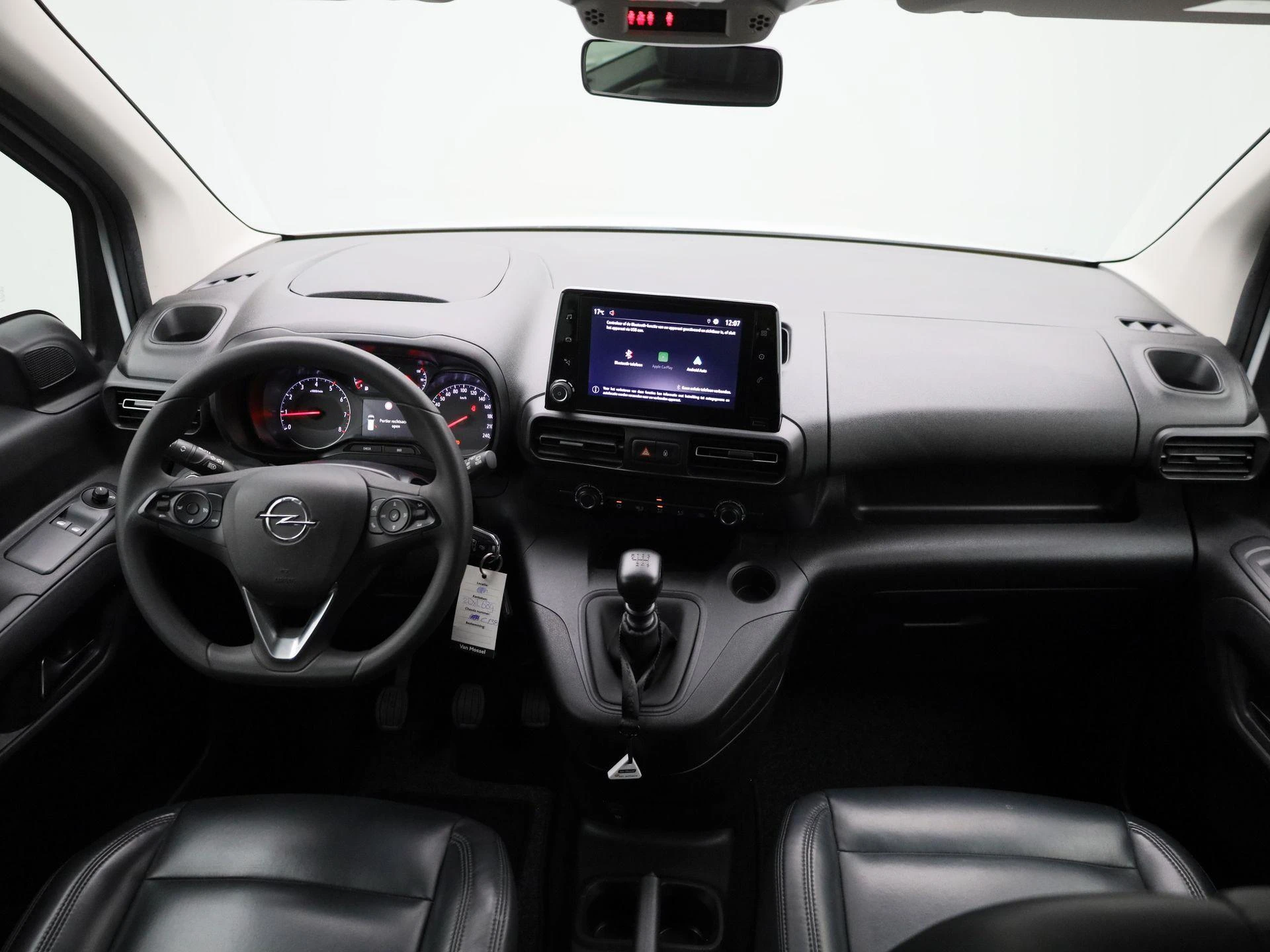 Opel-Combo Life-image-31
