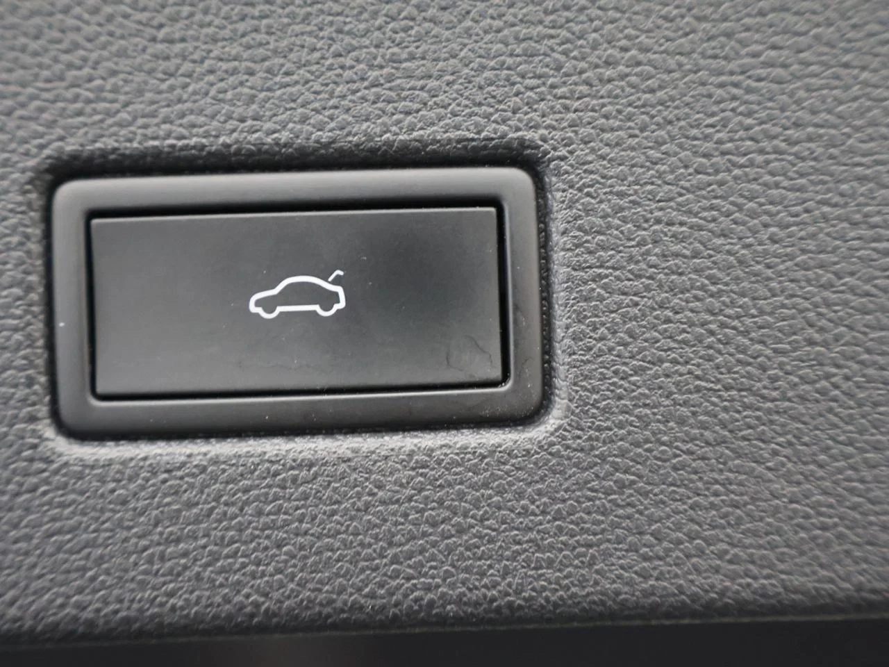 Volkswagen-T-Roc-image-27
