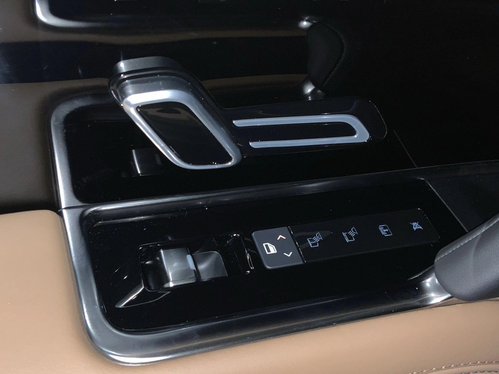 Land Rover-Range Rover-image-20