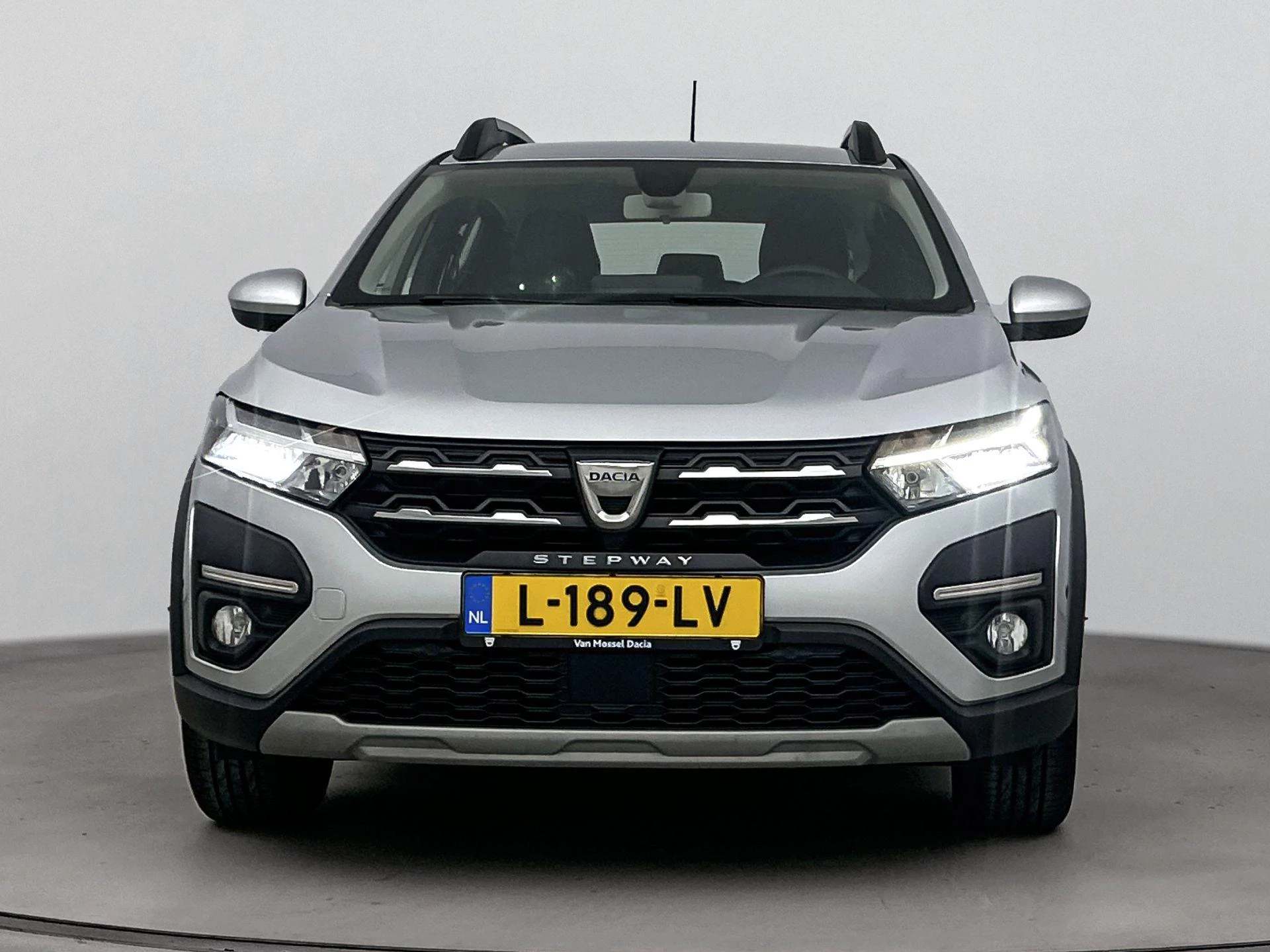 Dacia-Sandero Stepway-image-7