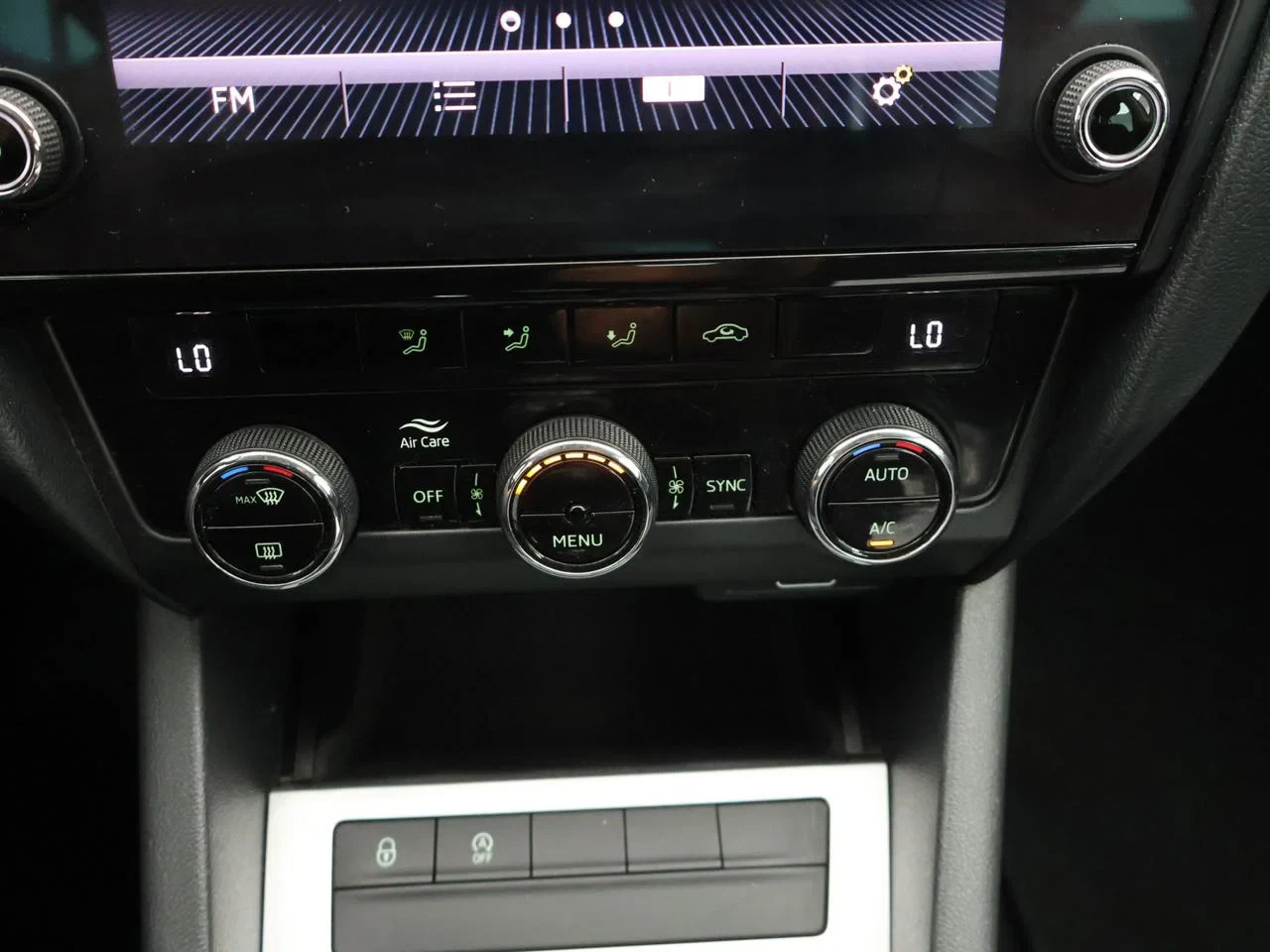 Škoda Octavia Combi 1.6TDI NAVI*TREKHAAK*AUTOCLIMA*TOUCHSCREEN