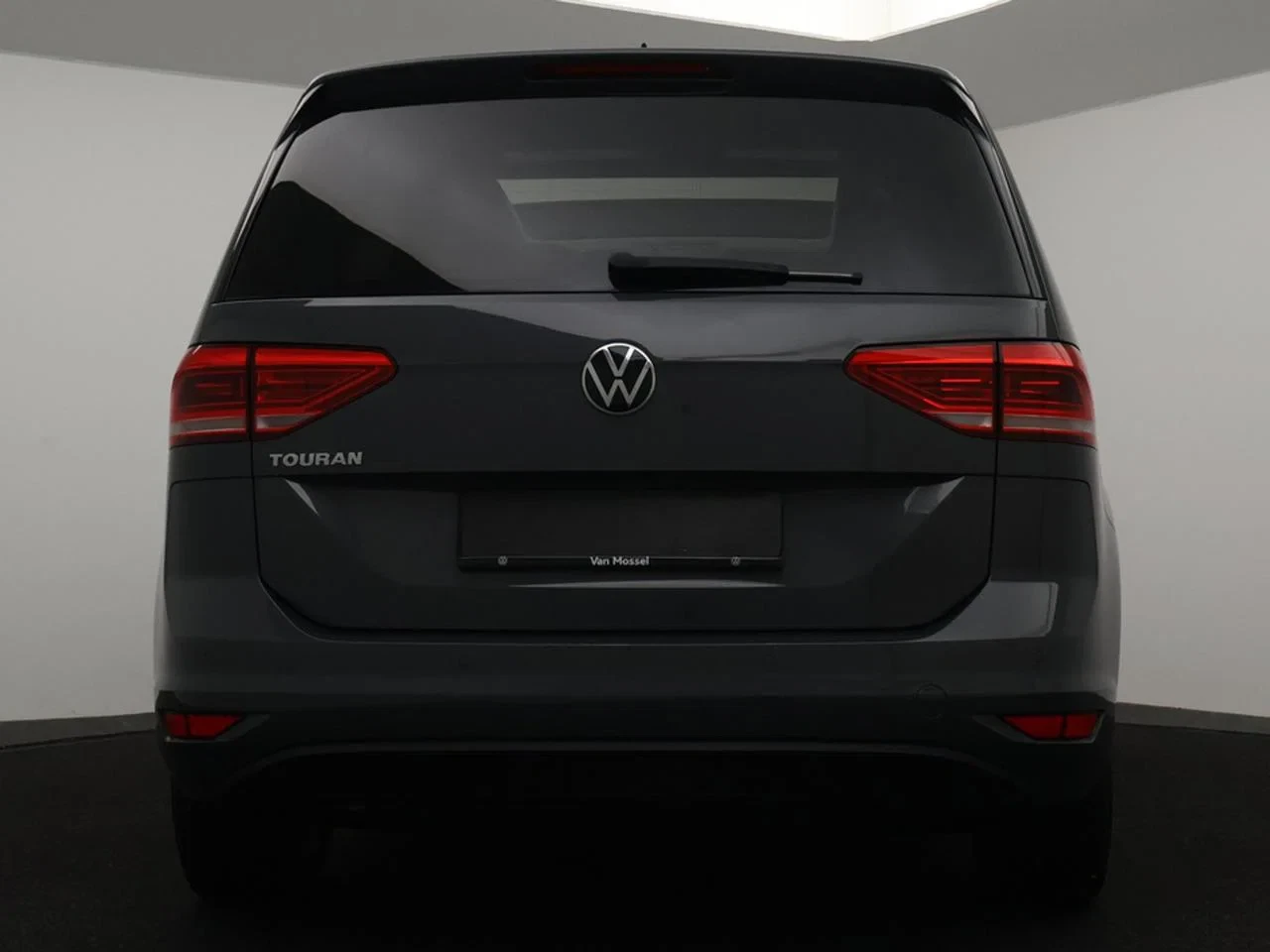 Volkswagen-Touran-image-5
