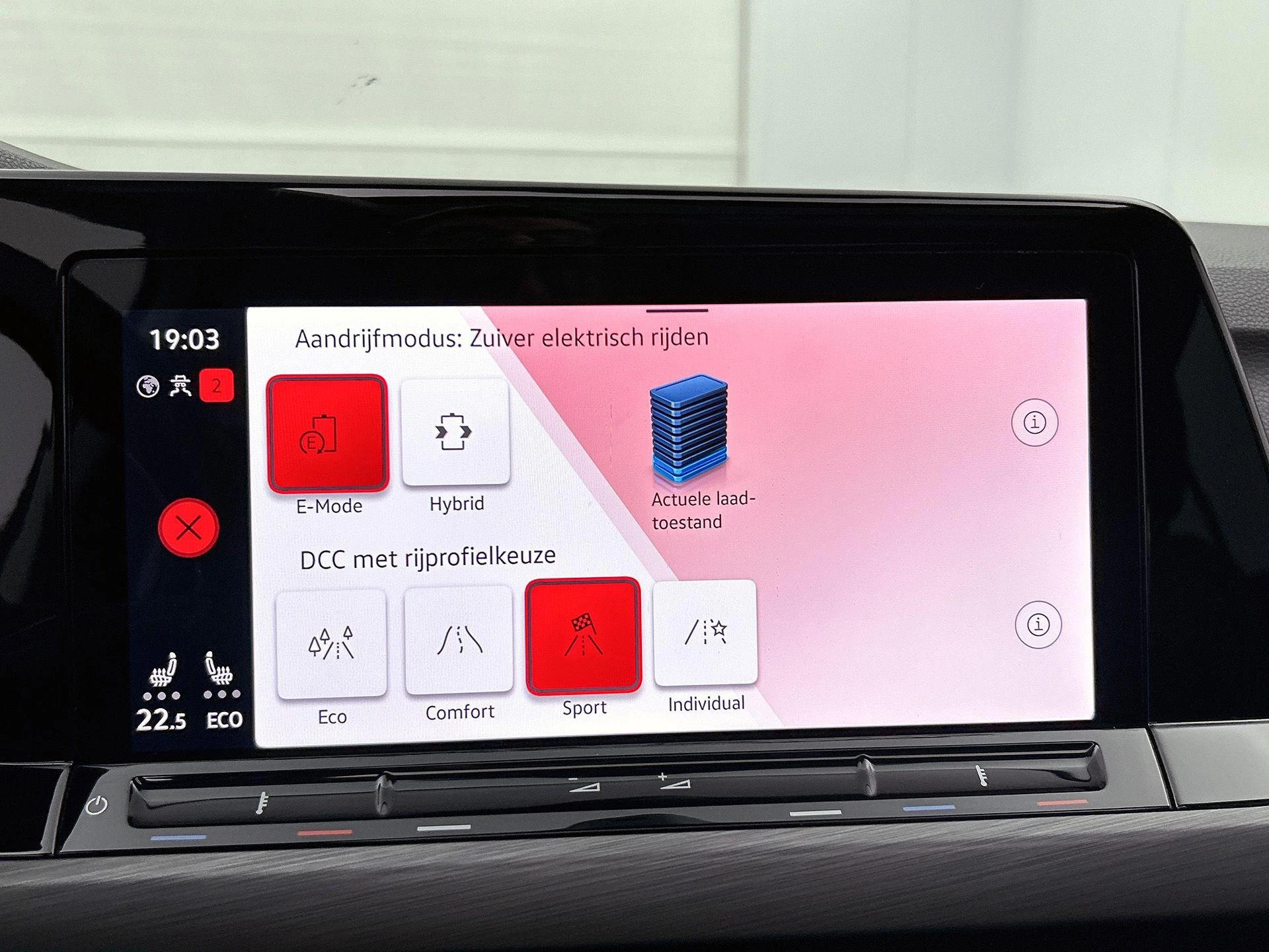 Volkswagen-Golf-image-9