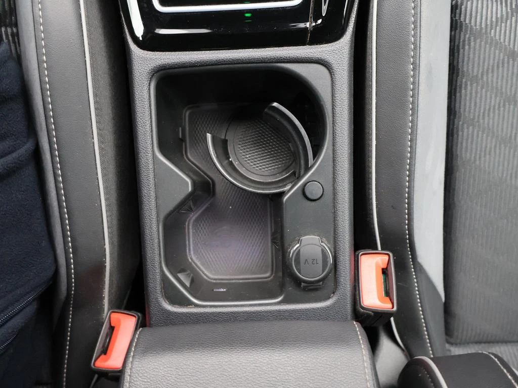 Volkswagen-Golf-image-24