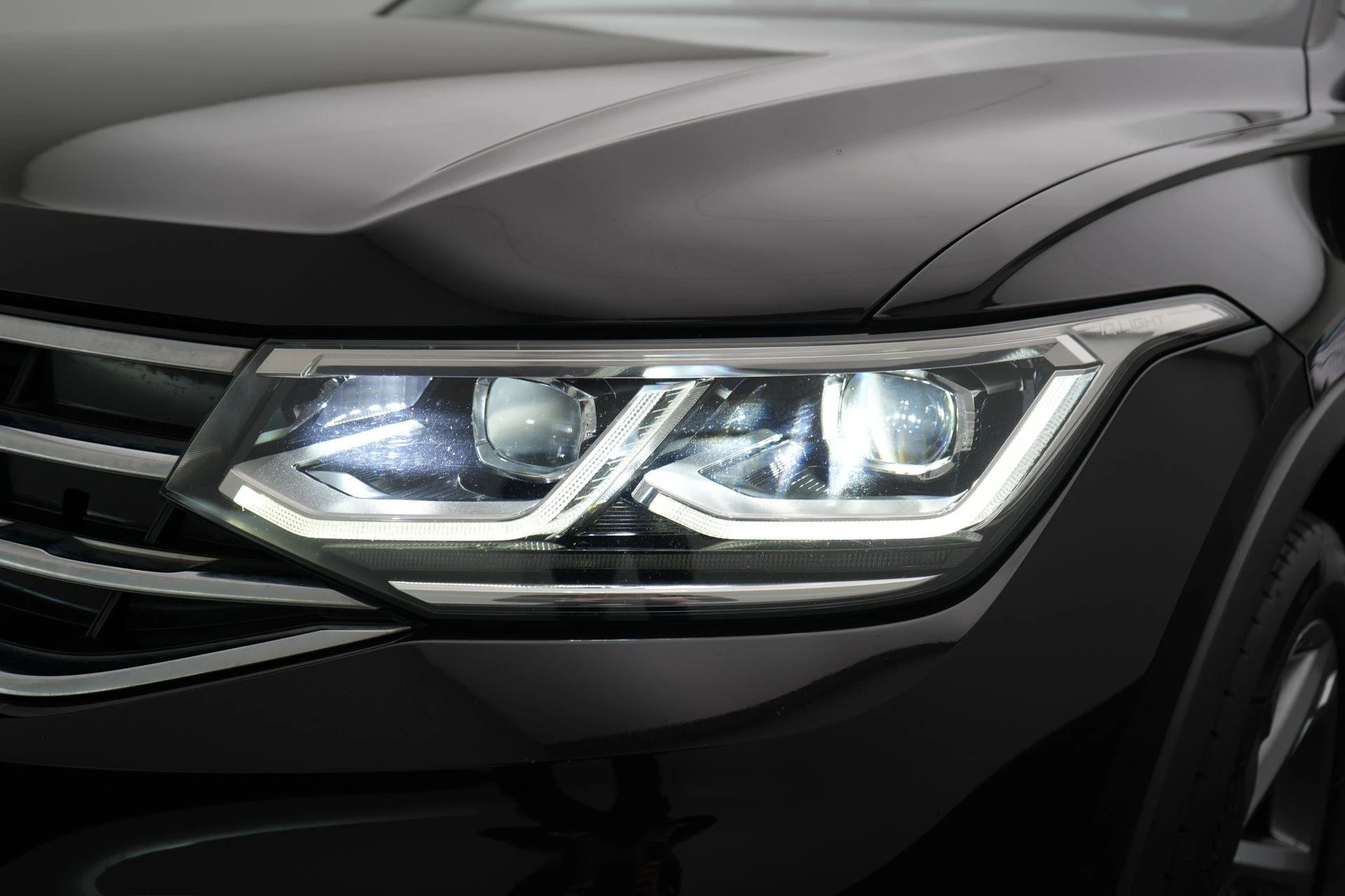 Volkswagen-Tiguan-image-12