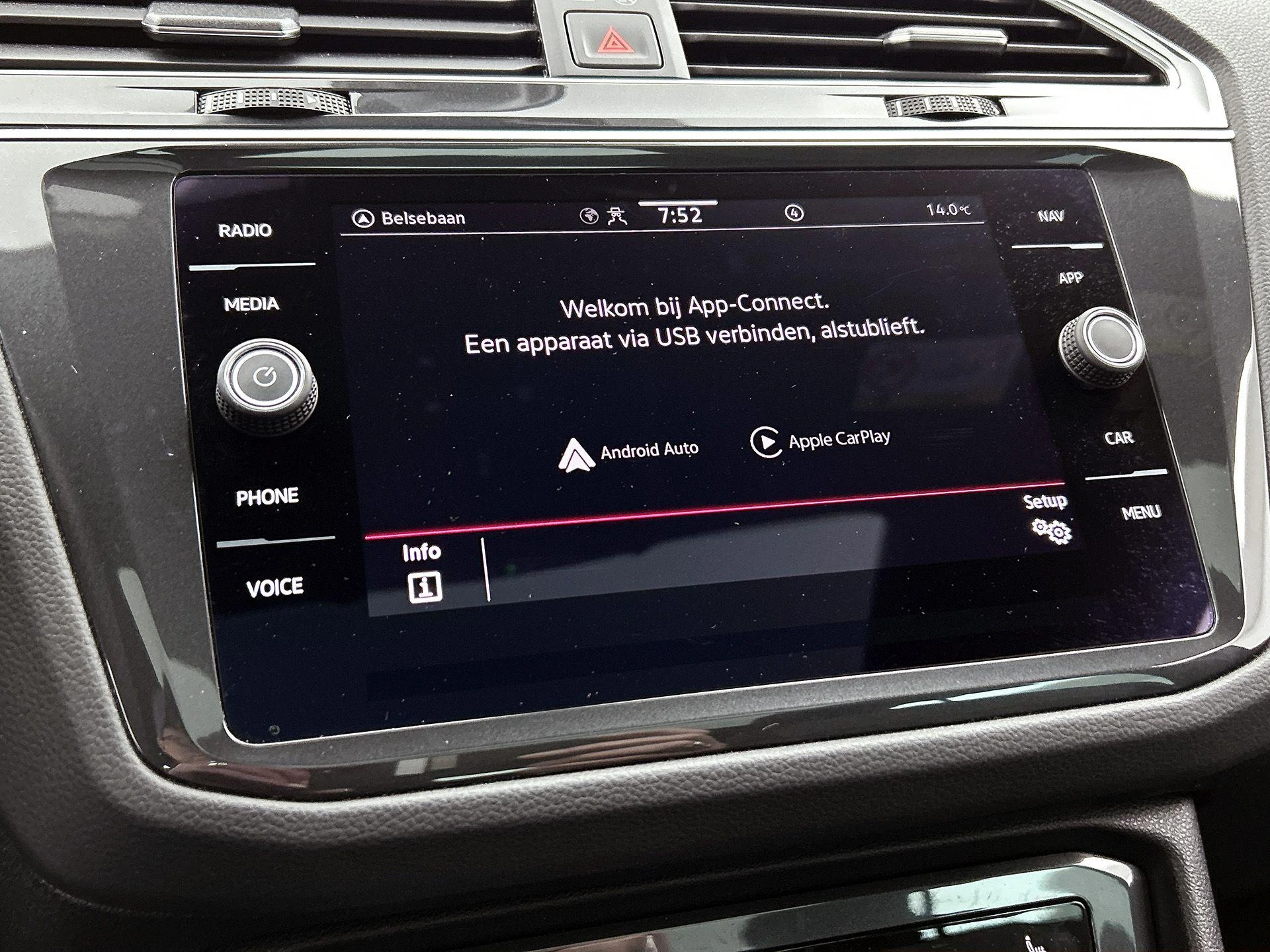 Volkswagen-Tiguan-image-21