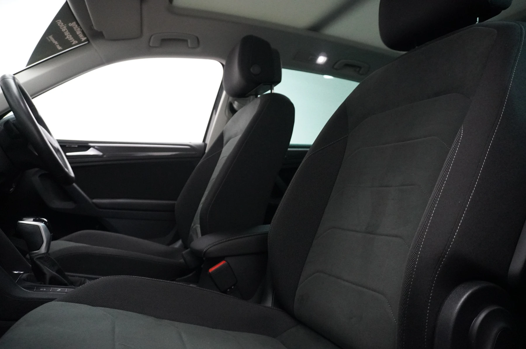 Volkswagen-Tiguan-image-10