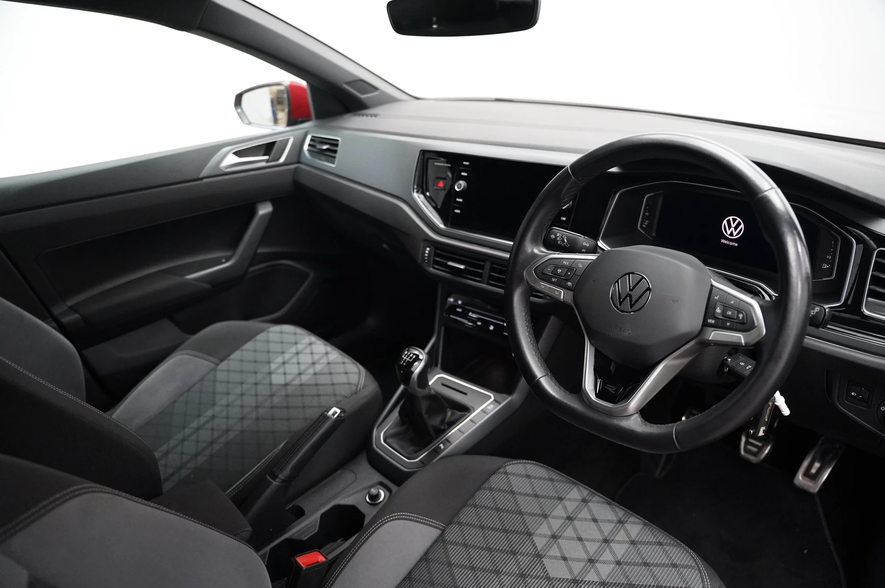 Volkswagen-Polo-image-5
