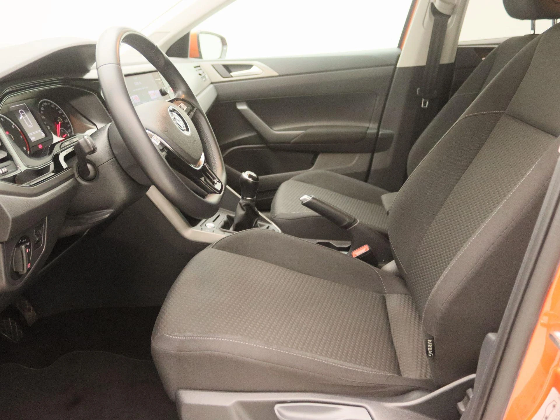 Volkswagen-Polo-image-12