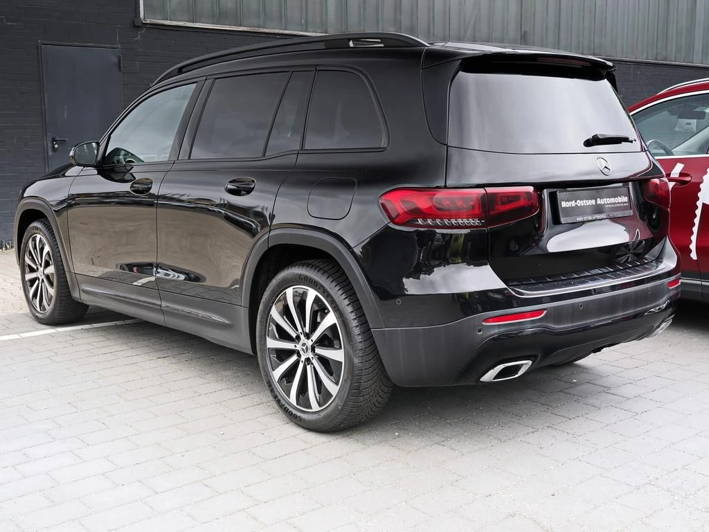 Mercedes-Benz-GLB 200 d-image-5
