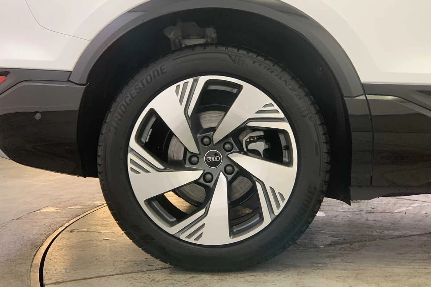 Audi-Q6 e-tron-image-4