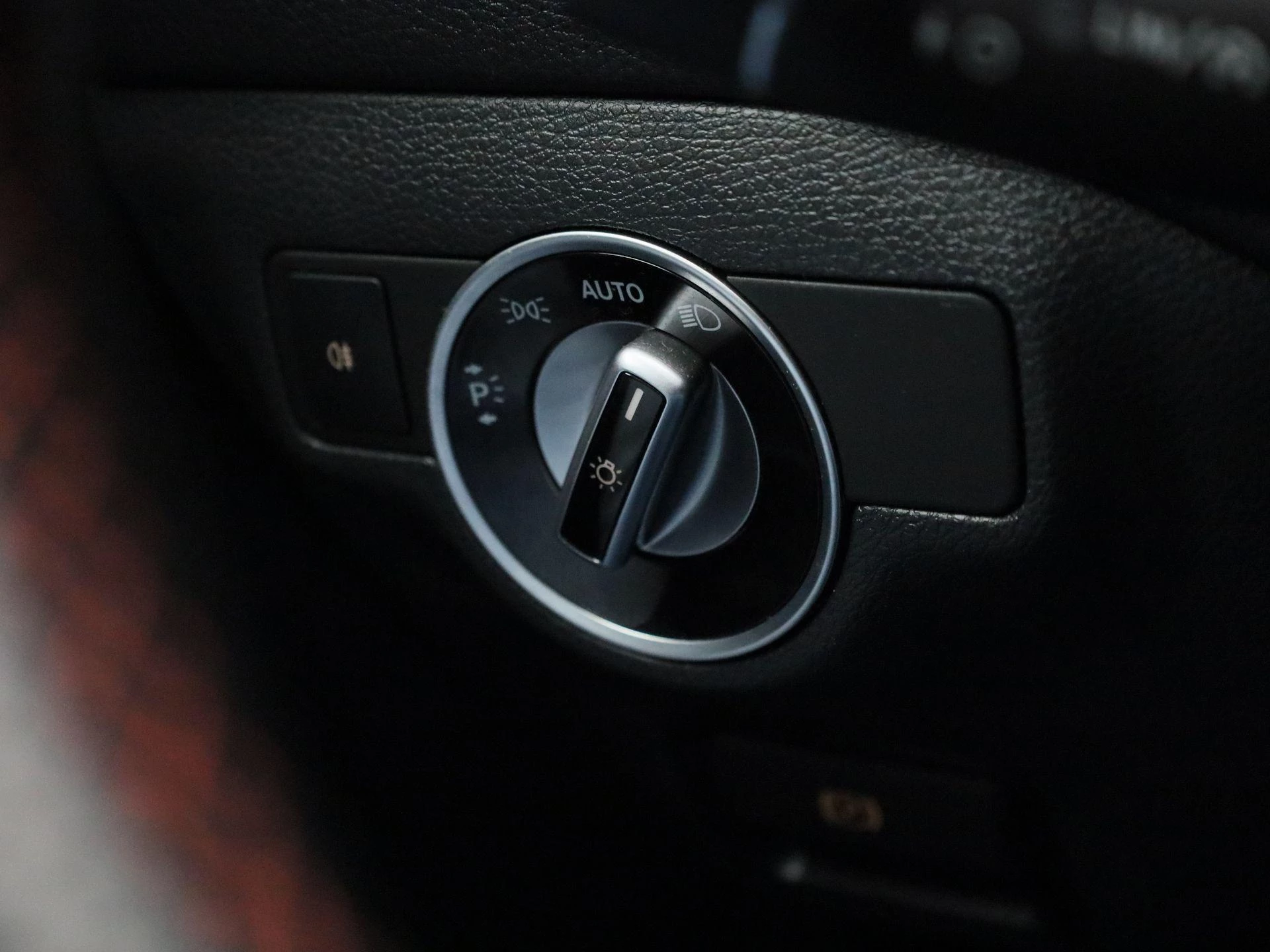 Mercedes-Benz-CLA-image-24