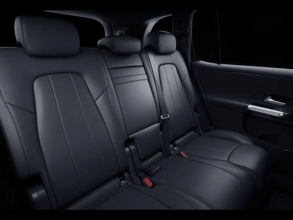 Mercedes-Benz-GLB 200 d-image-11