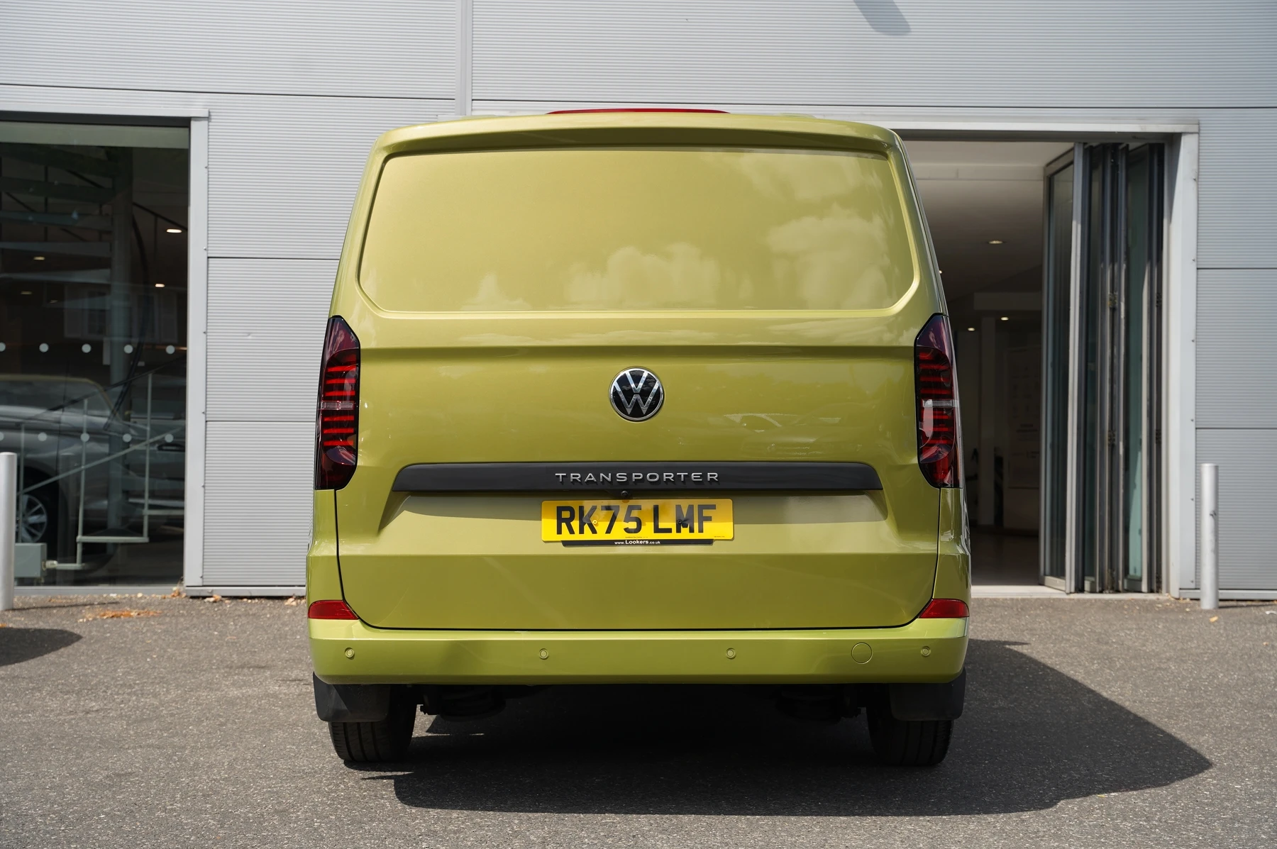 Volkswagen-Transporter-image-11