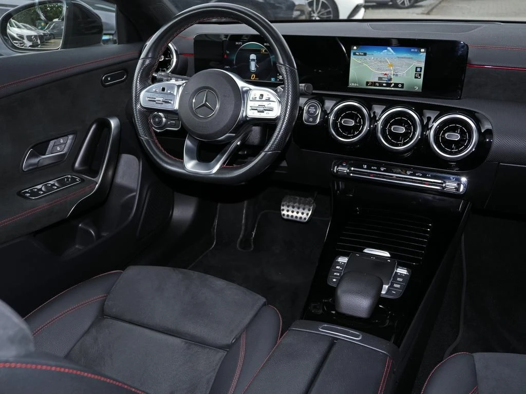 Mercedes-Benz-CLA 200 d-image-10