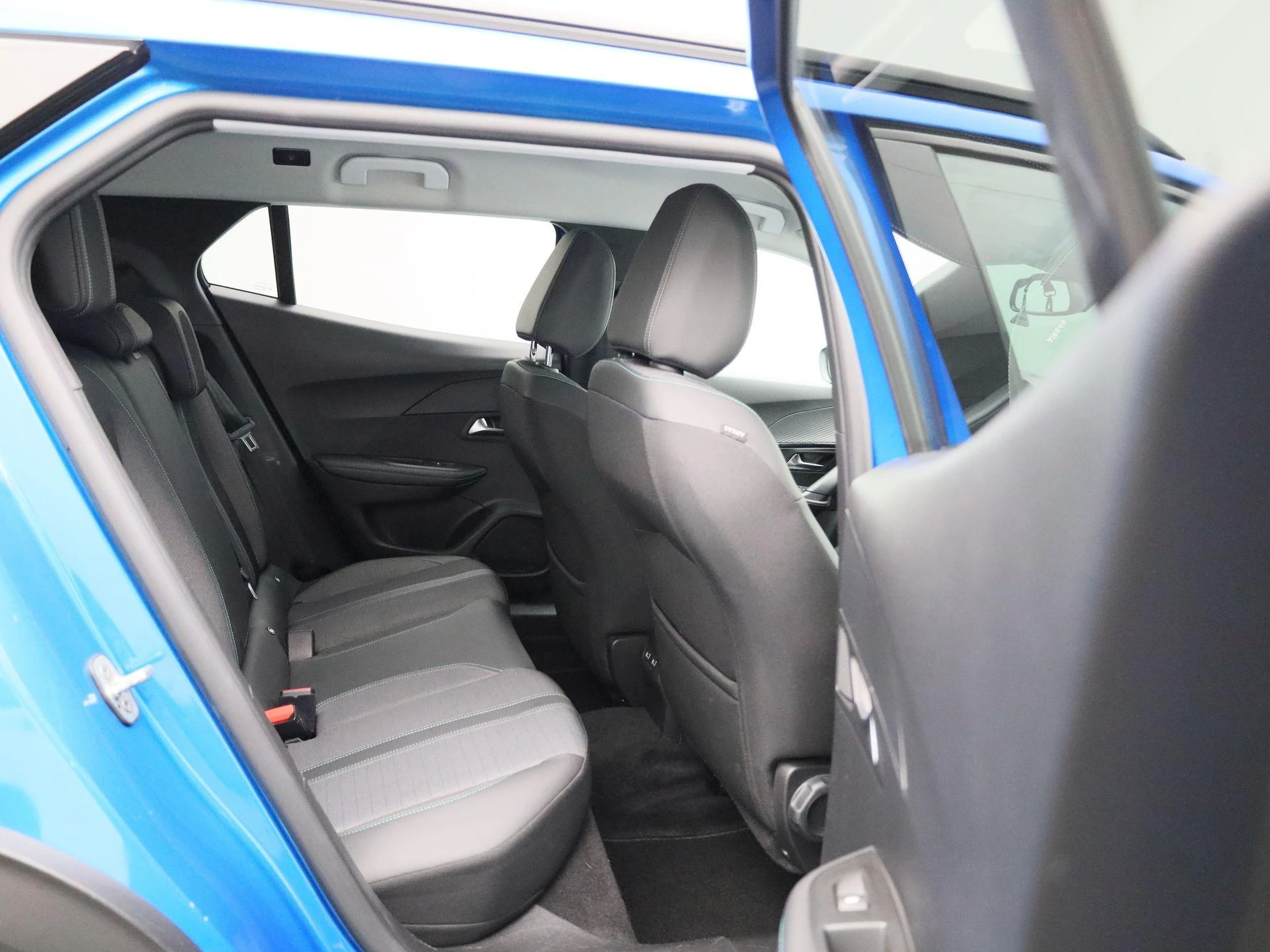 Peugeot-e-2008-image-35