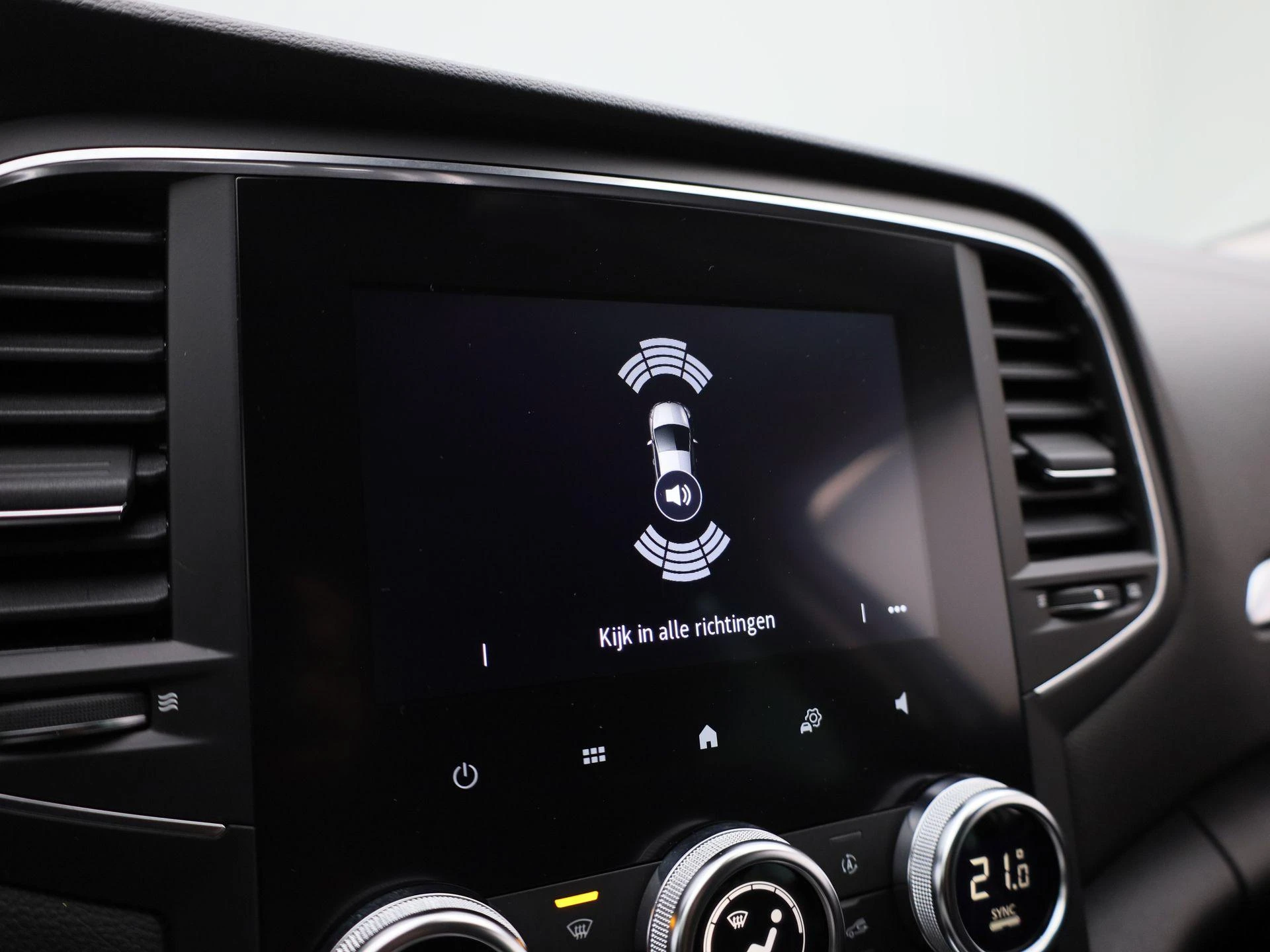 Renault-Mégane Estate-image-29