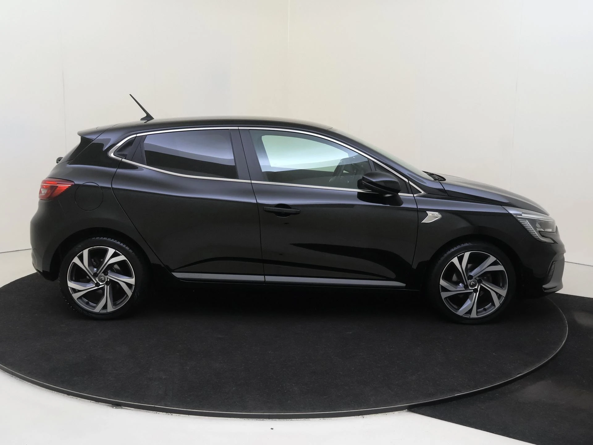 Renault-Clio-image-8