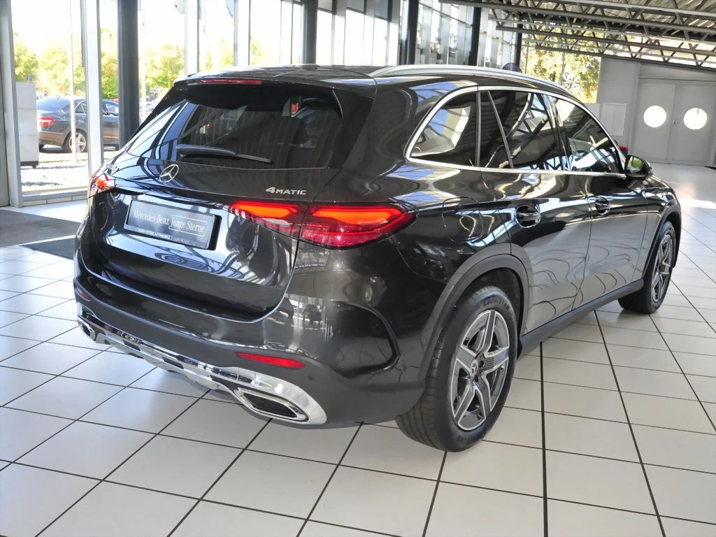 Mercedes-Benz-GLC 300 d-image-5