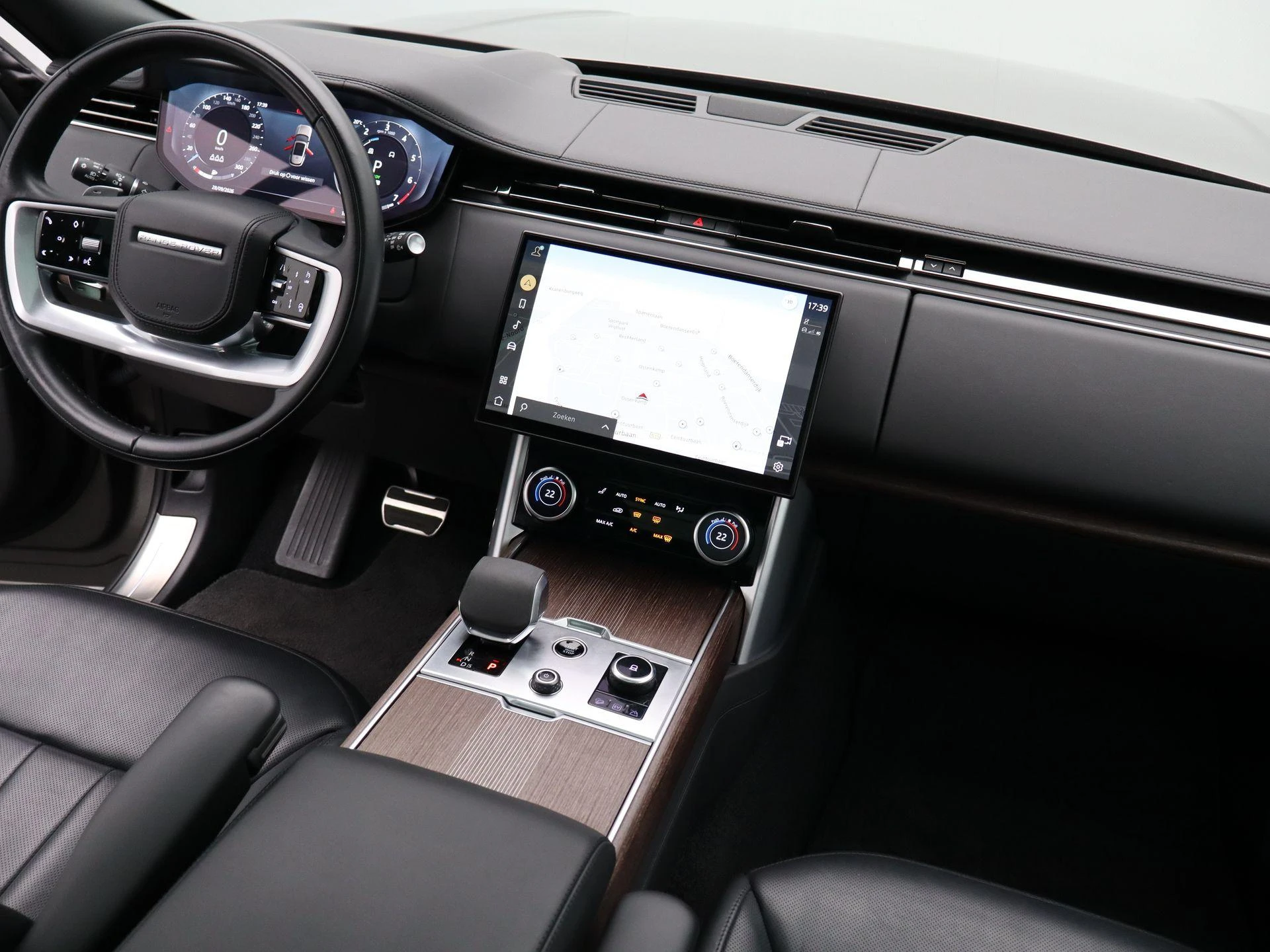 Land Rover-Range Rover-image-37