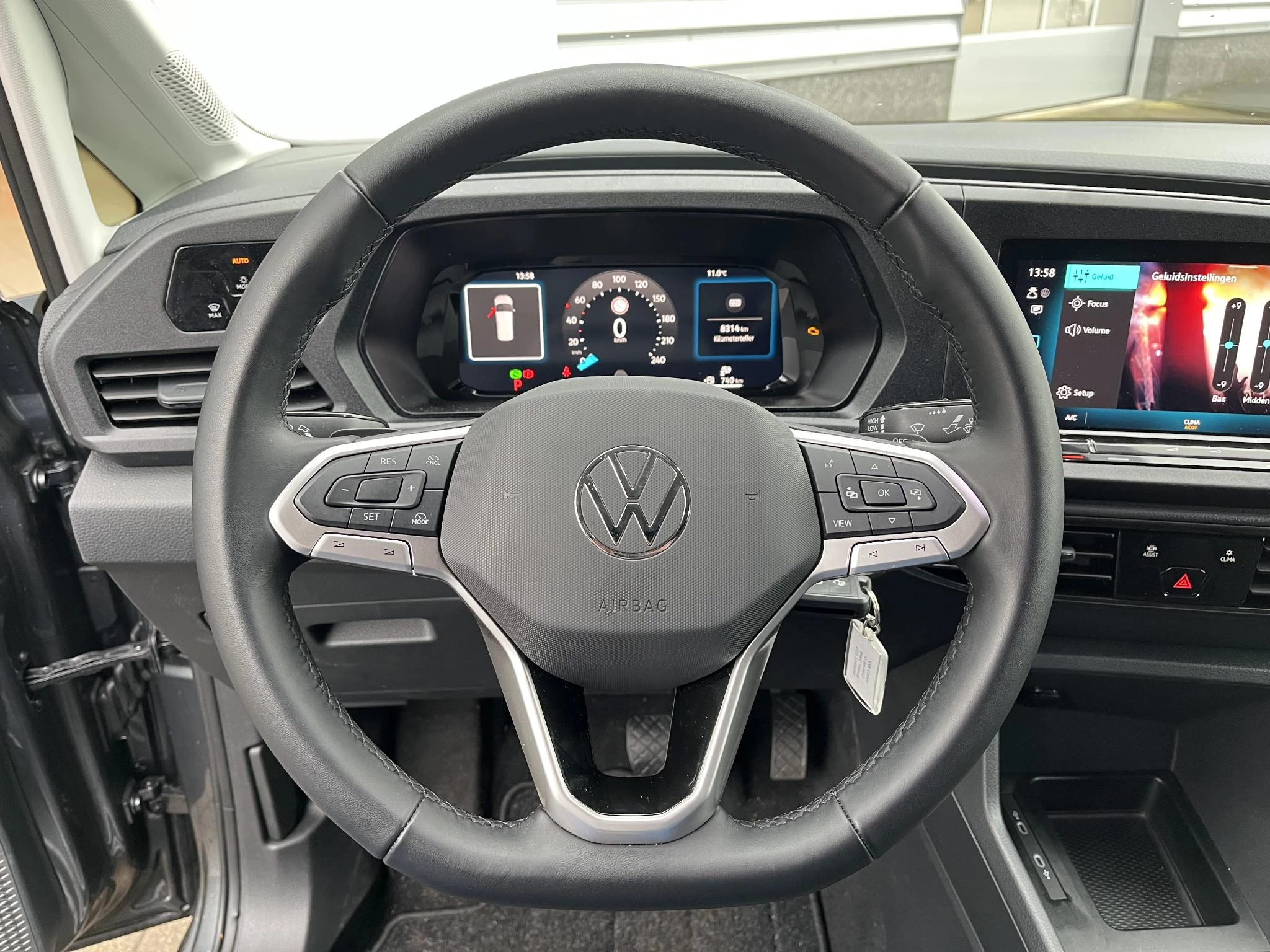 Volkswagen-Caddy-image-8