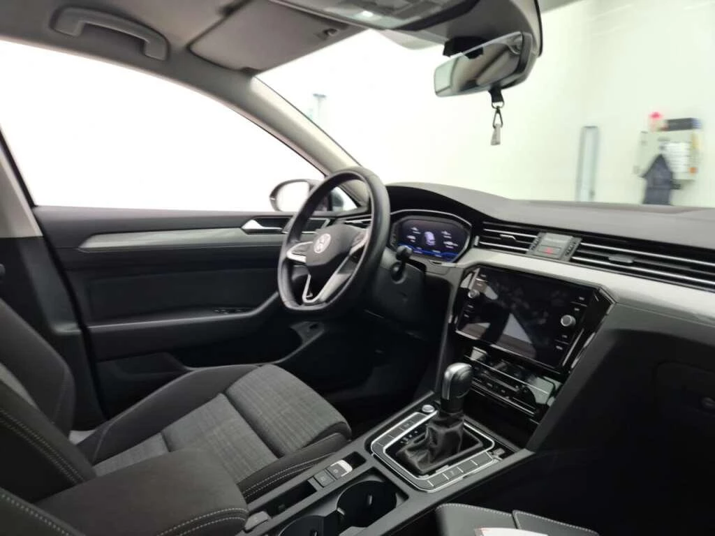 Volkswagen-Passat-image-2
