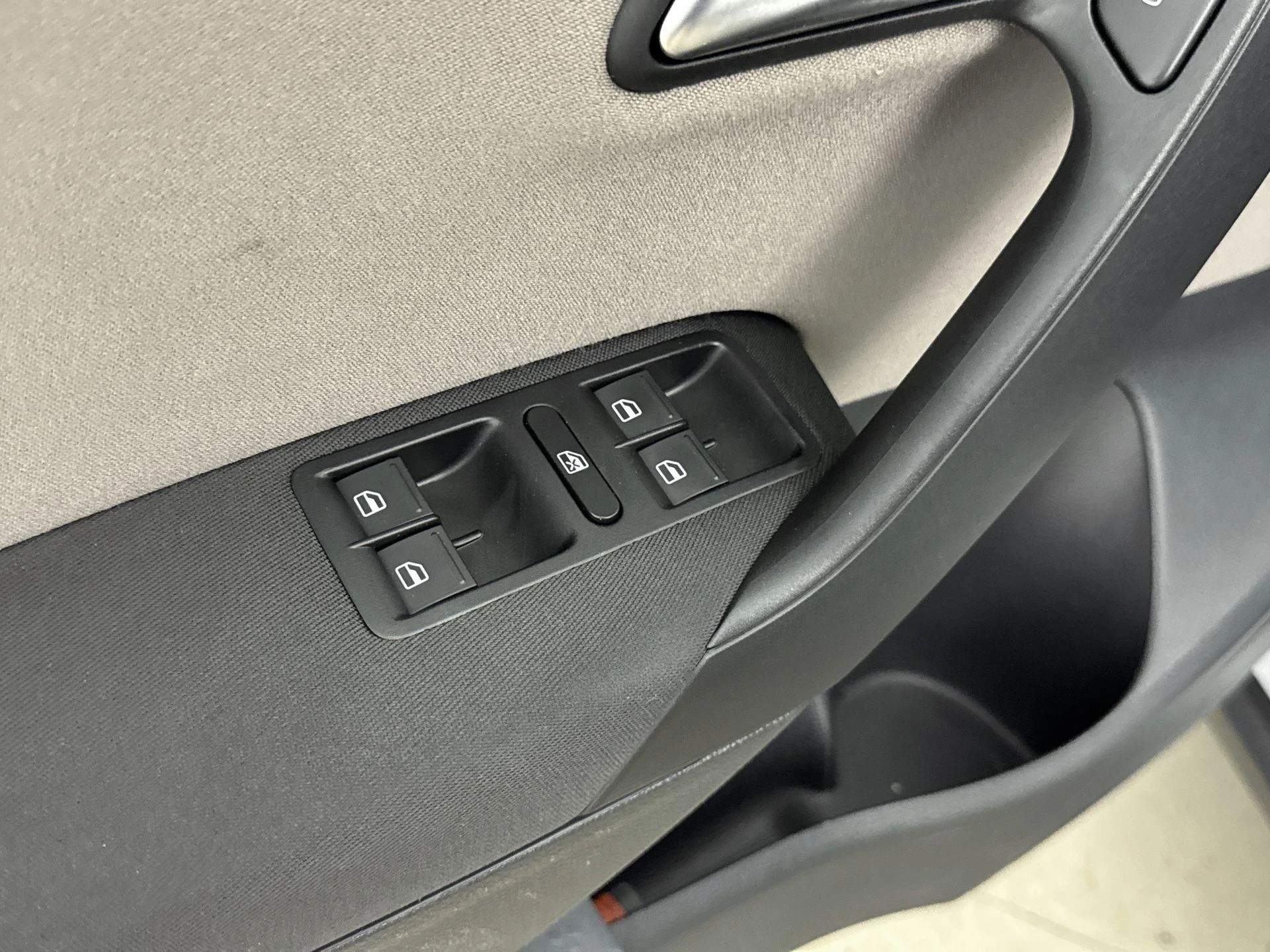 Volkswagen-Polo-image-13
