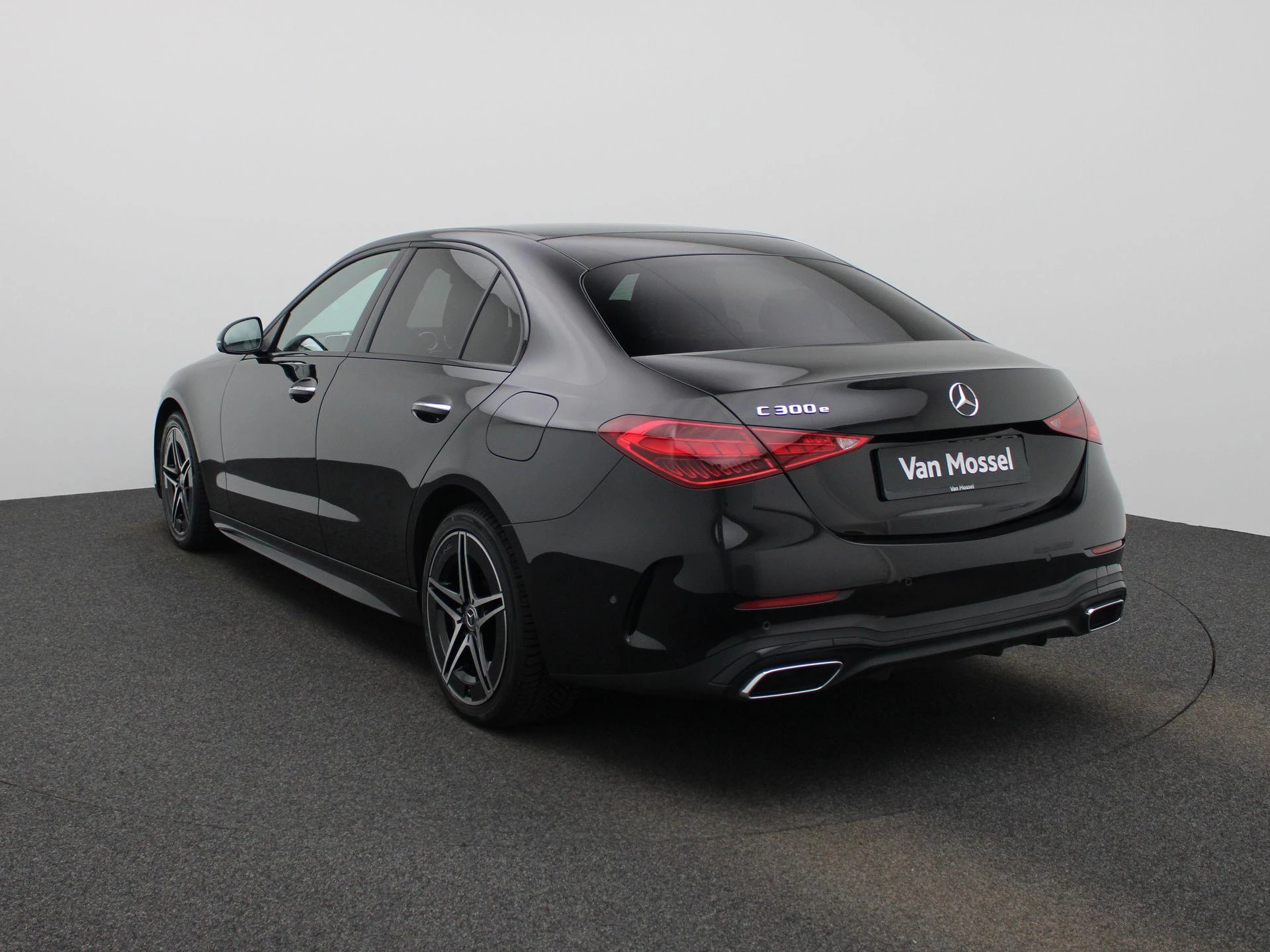 Mercedes-Benz-C-Klasse-image-1