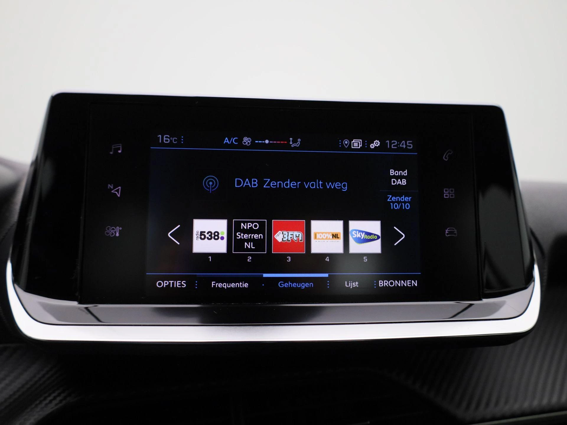 Peugeot-208-image-13