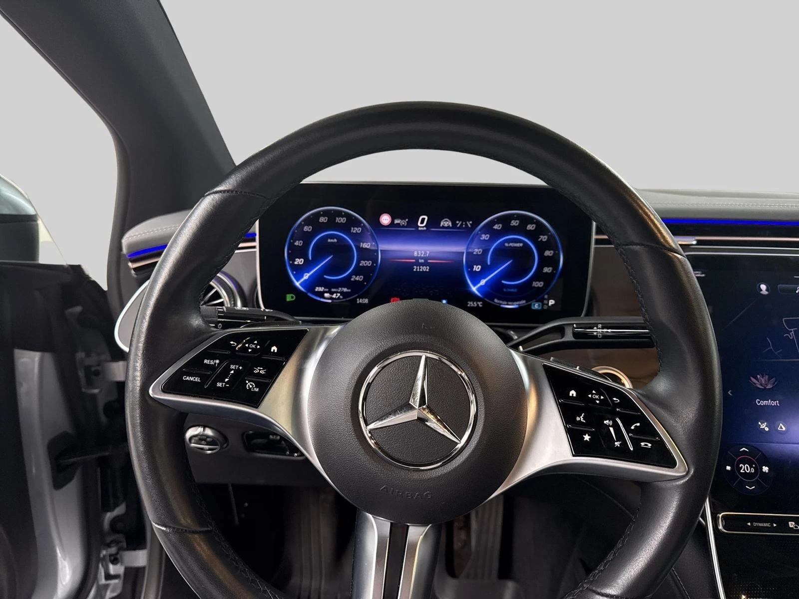 Mercedes-Benz-EQE-image-9