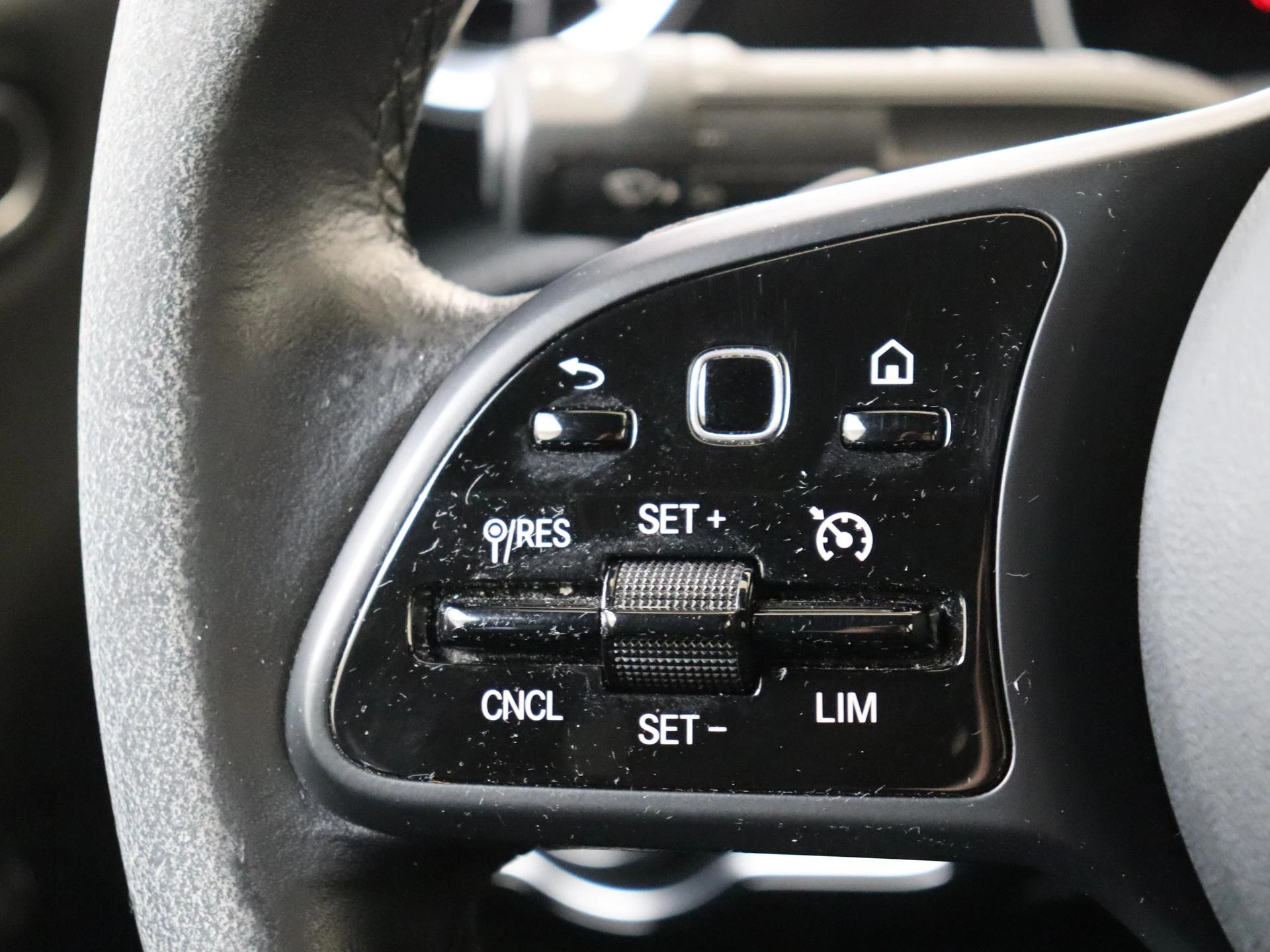Mercedes-Benz-CLA-image-12