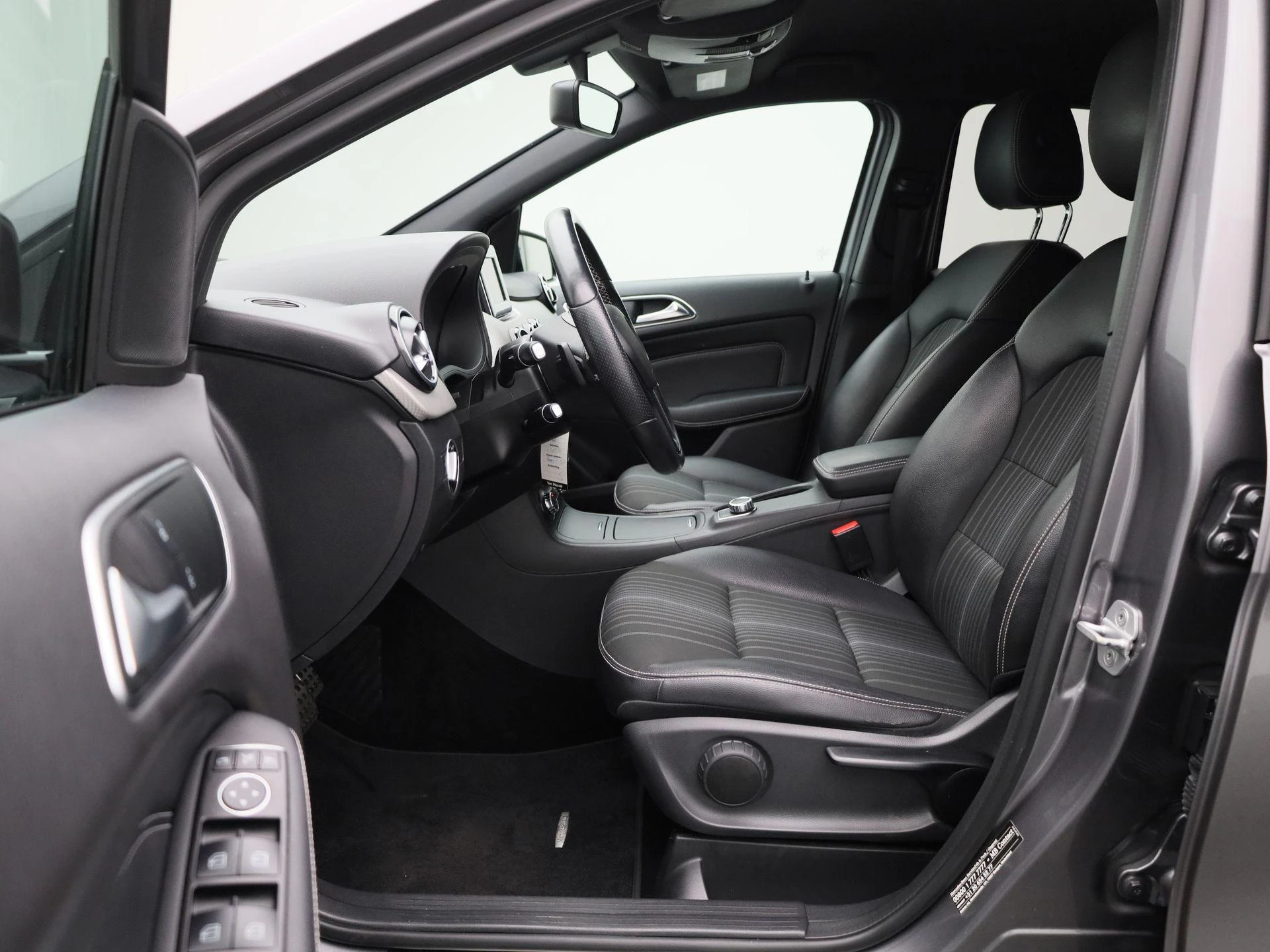 Mercedes-Benz-B-Klasse-image-10