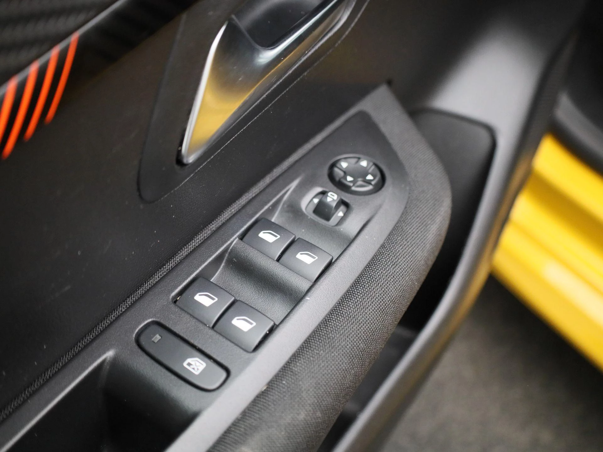 Peugeot-208-image-25