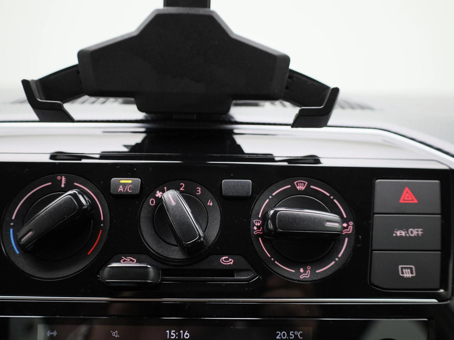 Volkswagen-up!-image-17