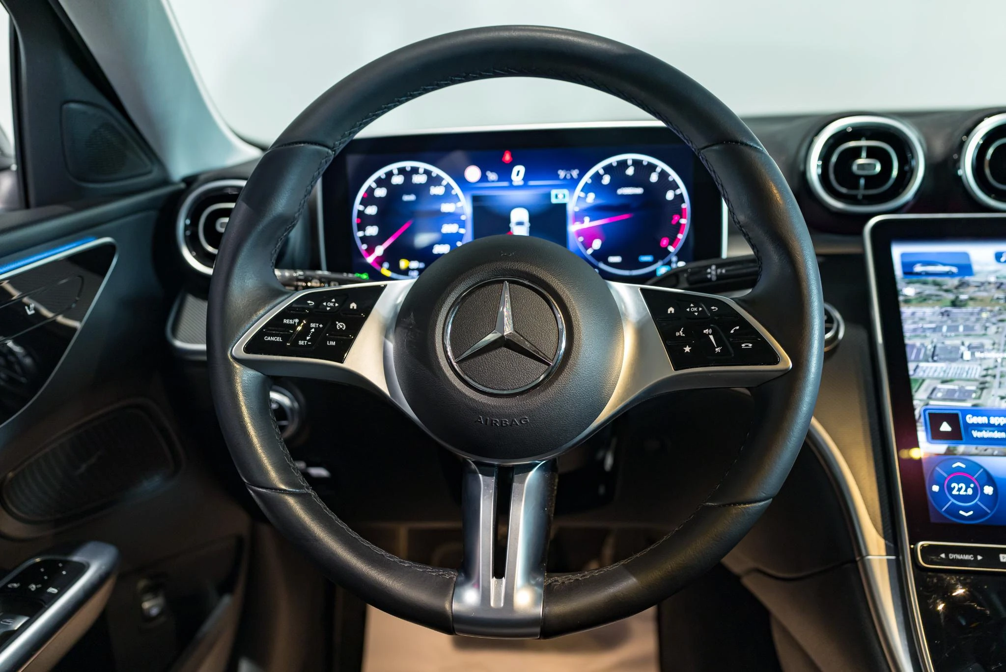 Mercedes-Benz-C-Klasse-image-17