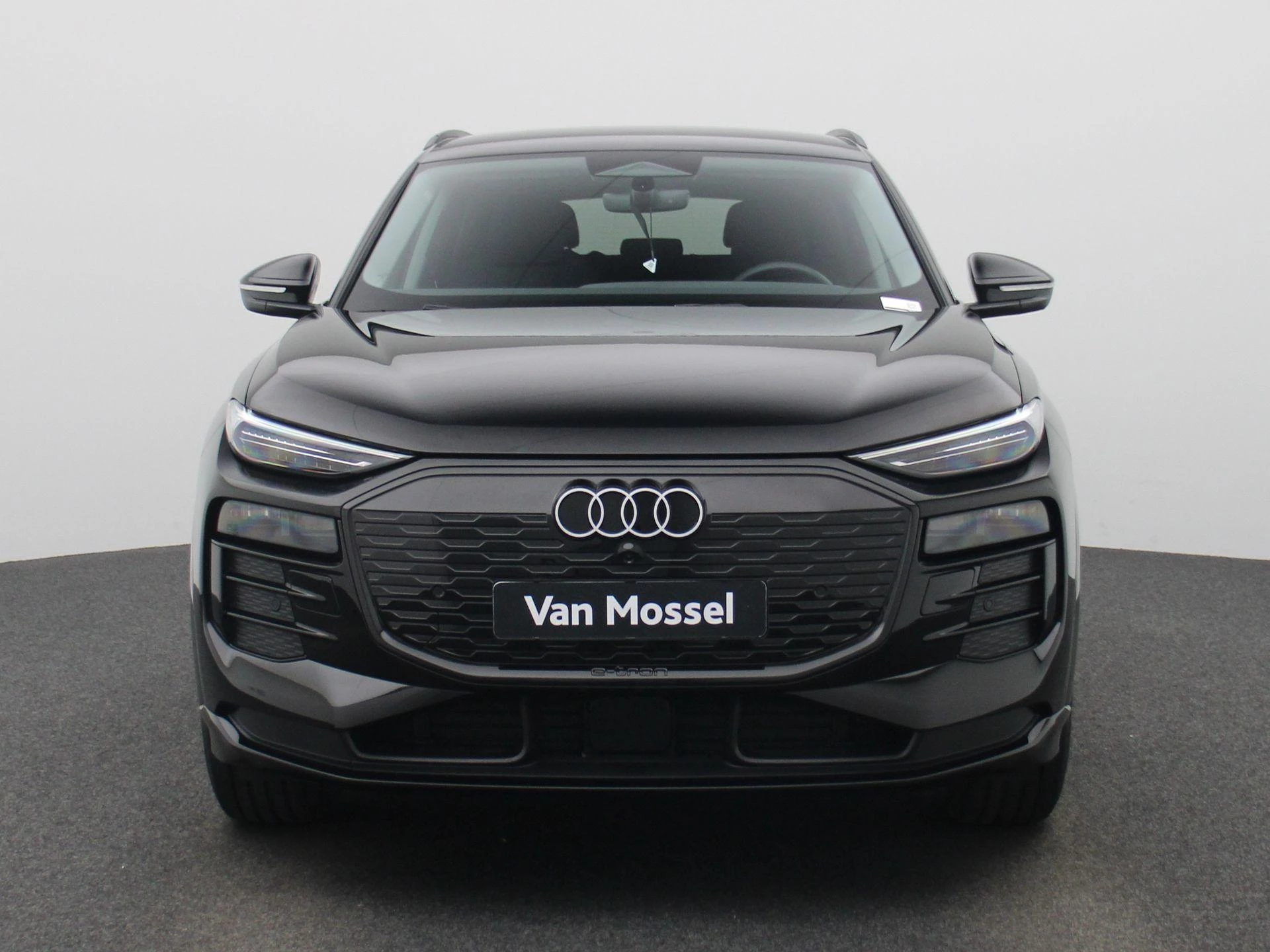 Audi-Q6 e-tron-image-1