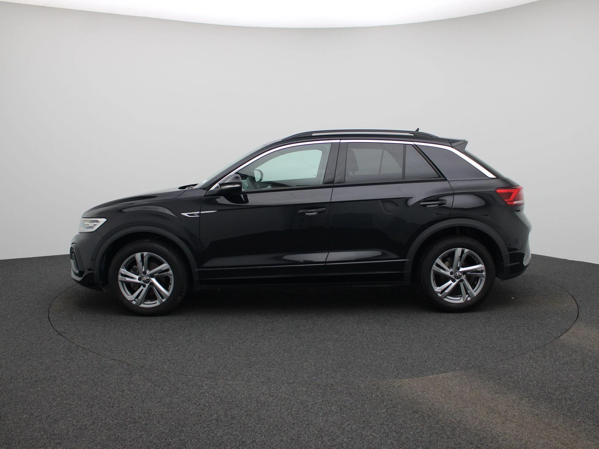 Volkswagen-T-Roc-image-3