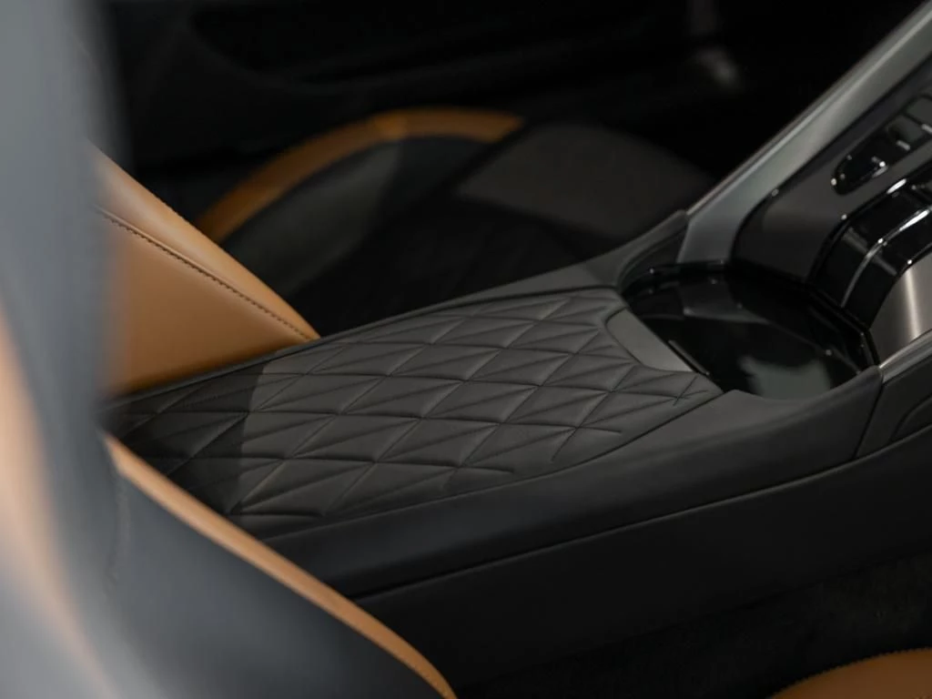 Aston Martin DB12 Coupe Aston Martin Hamburg
