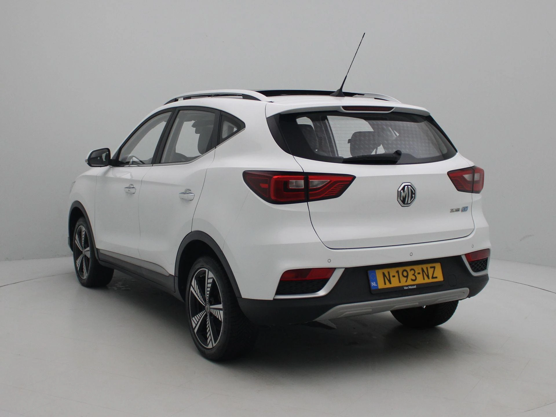 MG-ZS EV-image-2