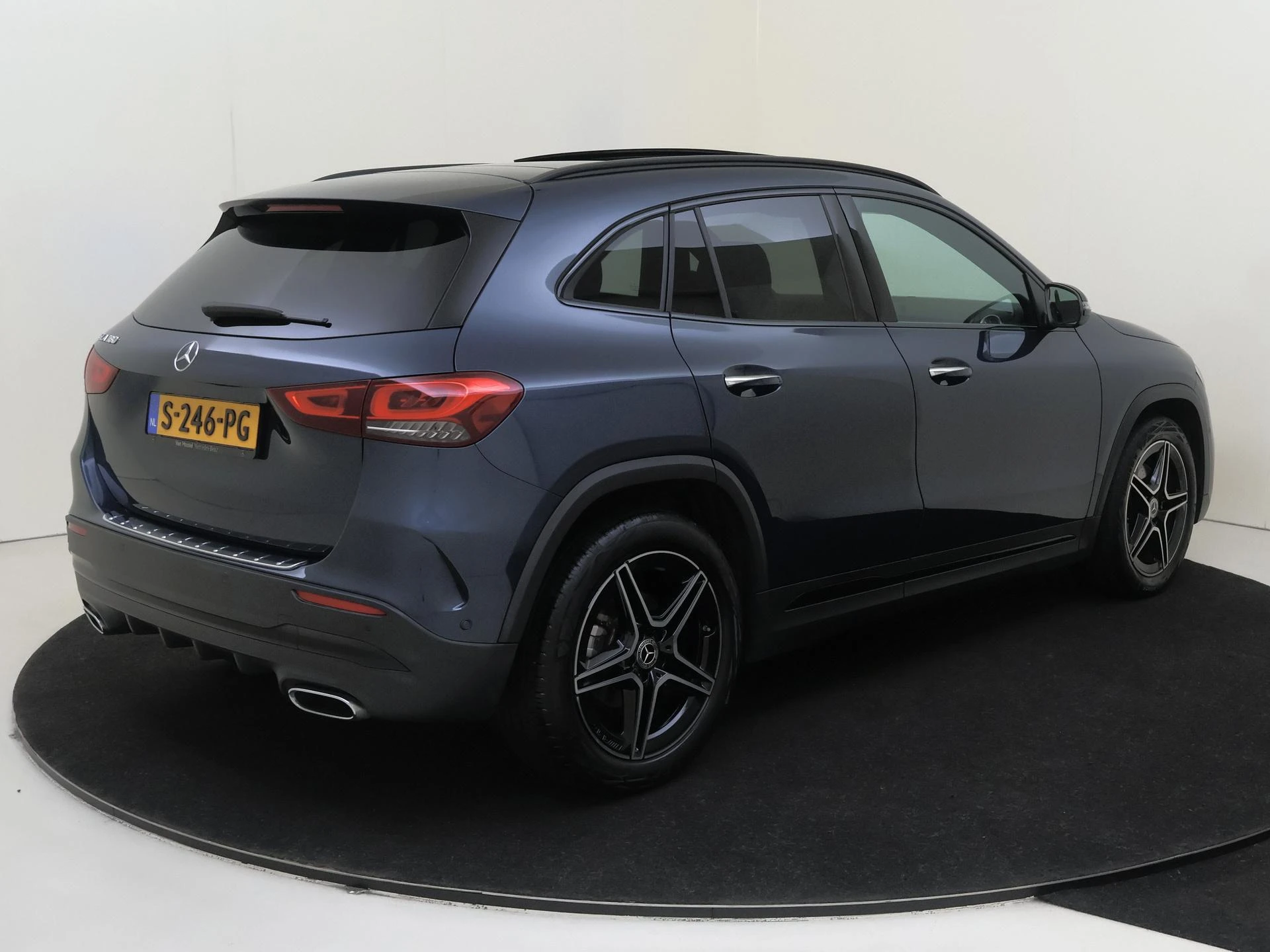 Mercedes-Benz-GLA-image-3